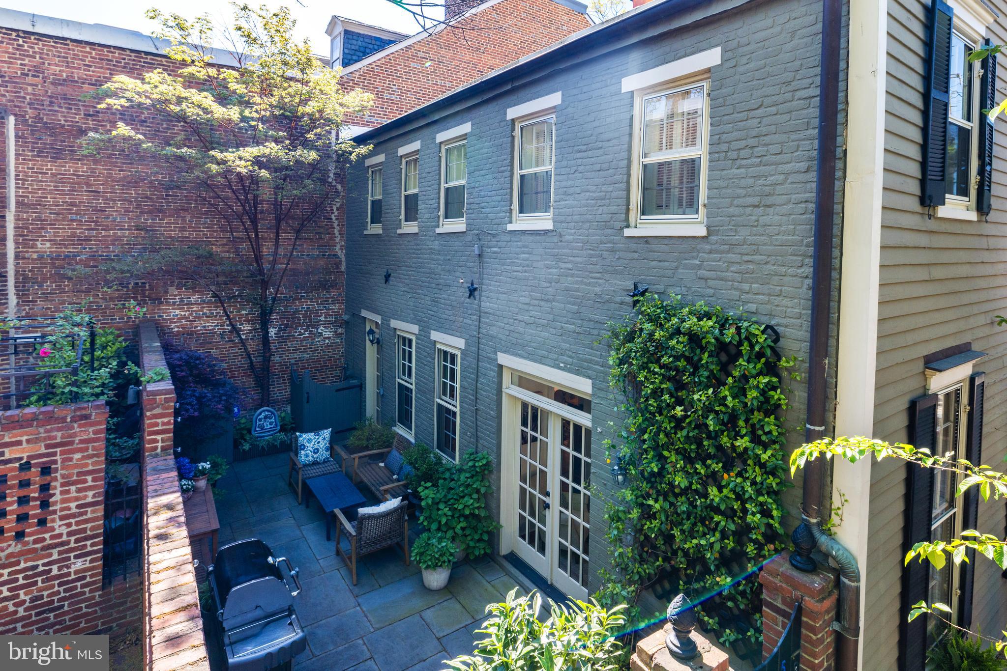 OLD TOWN ALEXANDRIA - Residential