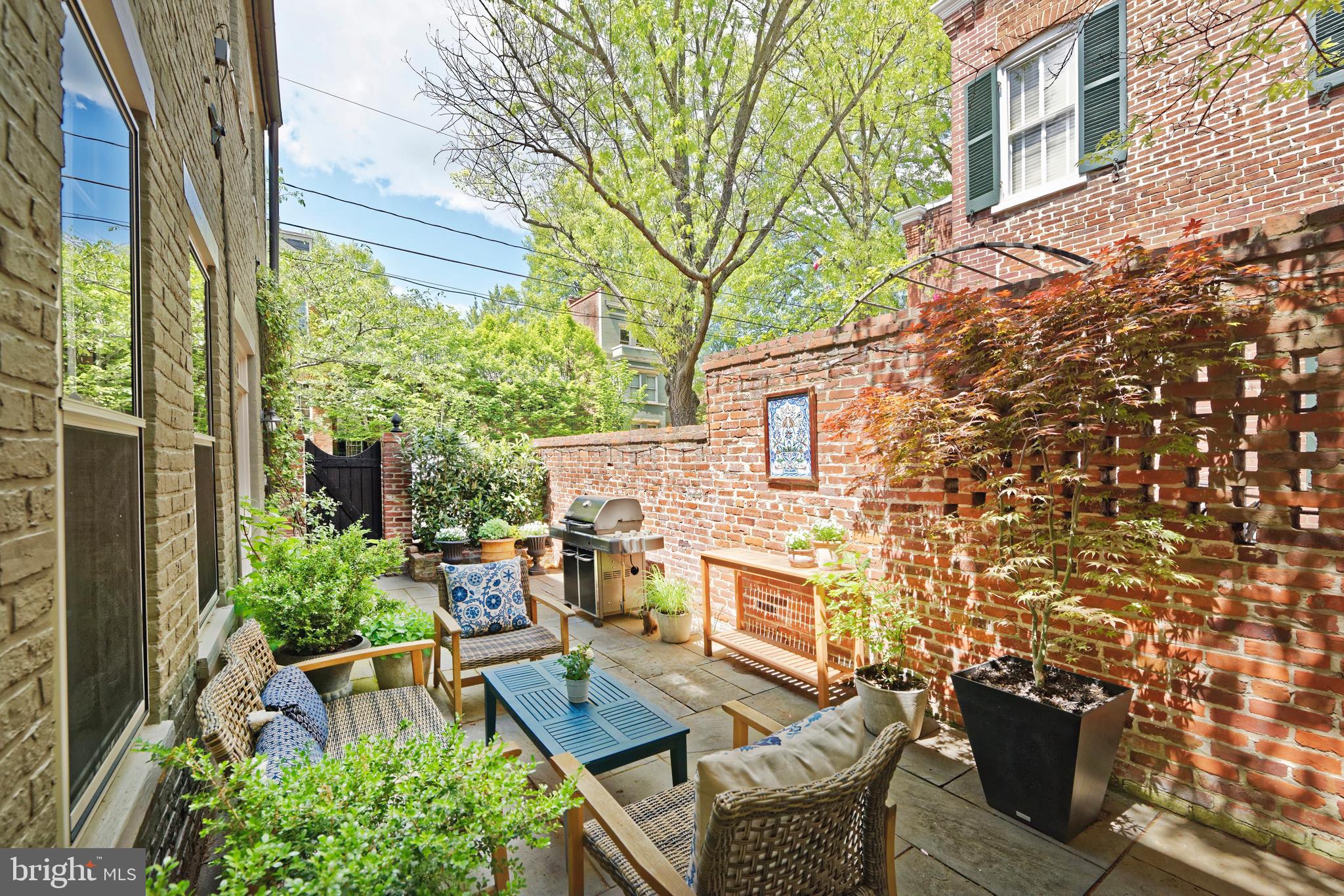 OLD TOWN ALEXANDRIA - Residential