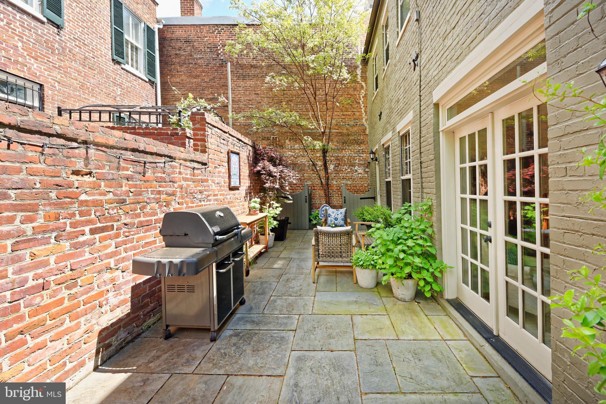 OLD TOWN ALEXANDRIA - Residential