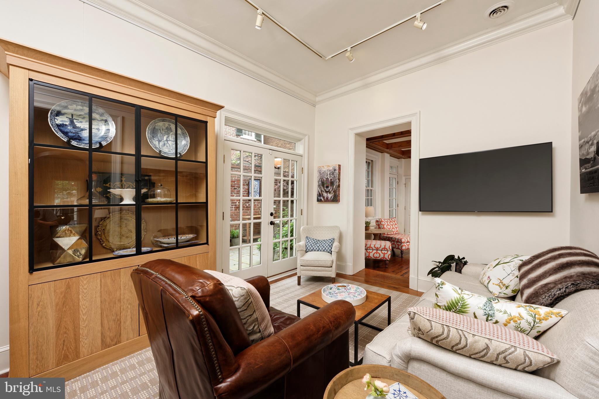 OLD TOWN ALEXANDRIA - Residential