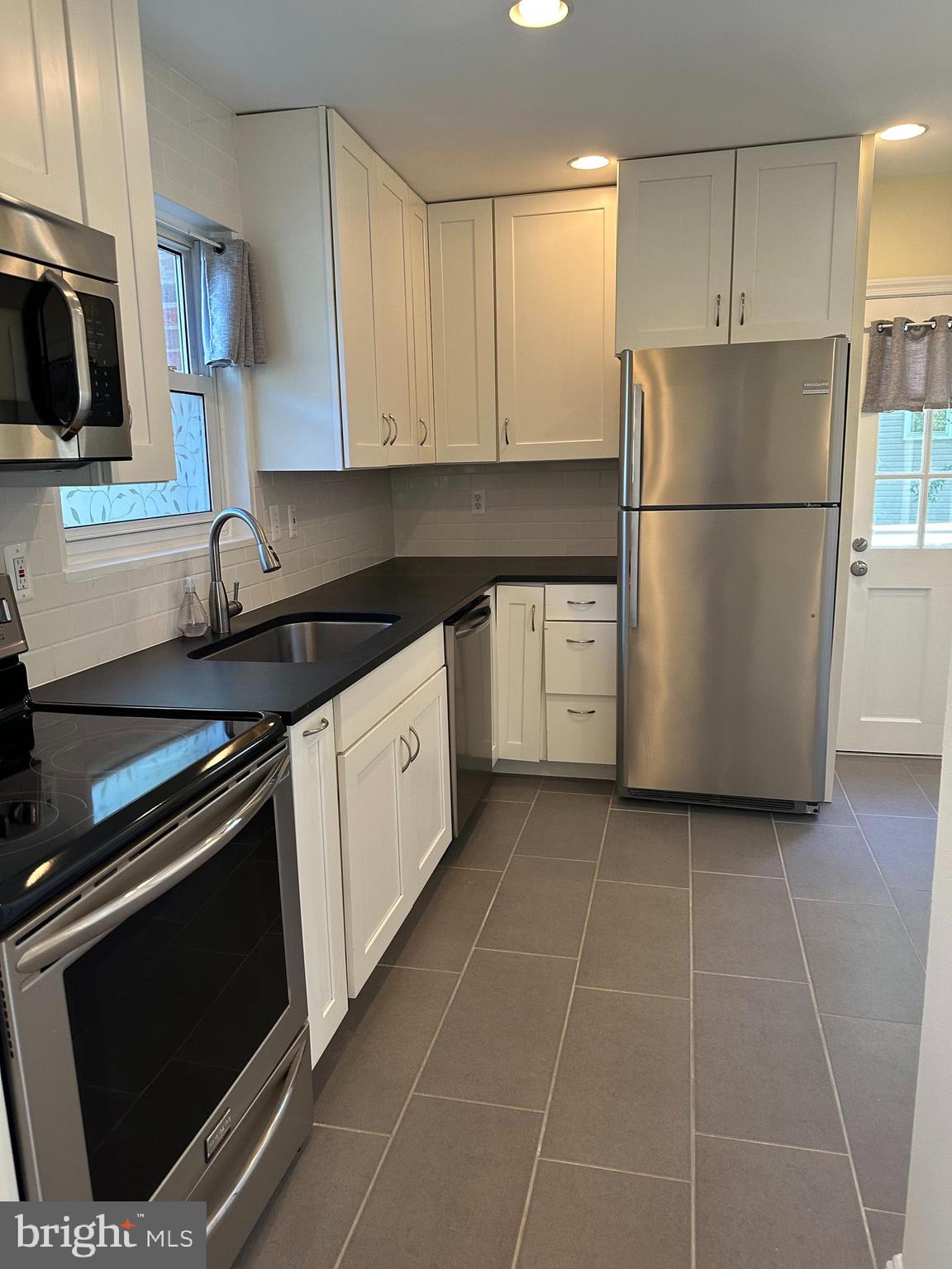 4211 BROOKFIELD DRIVE