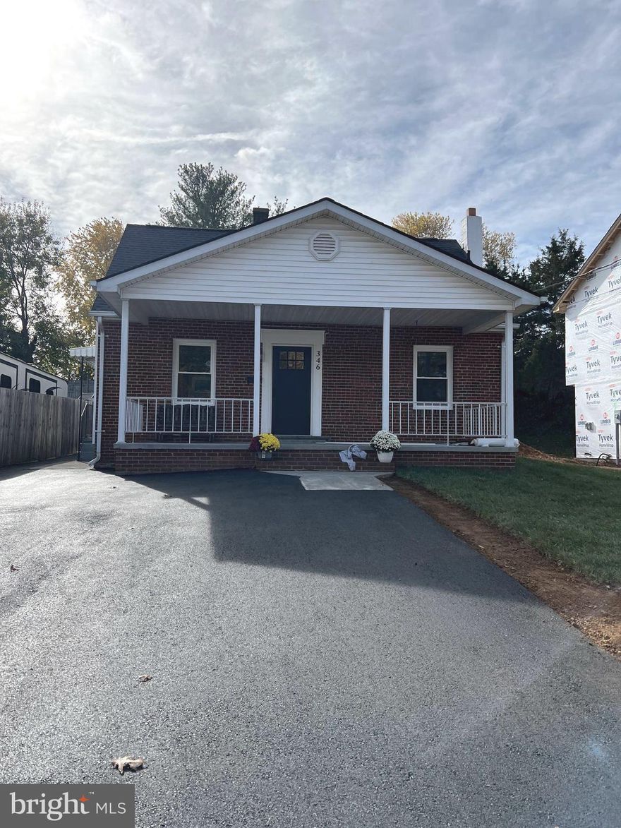 Totally renovated home with 2 bedrooms on main level and 2 bedrooms in upper level. Home also offers basement with full kitchen, family and renovated bathroom. Pets will be case by case and strict restrictions.