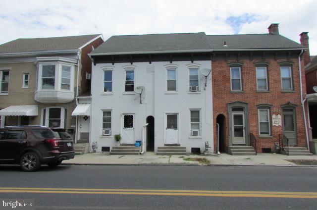 Charming 2-story townhouse located just steps from the square in Hanover! This 2-bedroom, 1-bath home offers a fantastic in-town location with convenience and charm. Enjoy a spacious, level backyard—perfect for outdoor entertaining or gardening. Off-street parking adds extra value and ease. Whether you're a first-time buyer or looking to downsize, this home is a great opportunity to own near the heart of Hanover!
222 Baltimore St is also available. This one is a 2 unit. Seller would like to sell them both as a package.
MLS#: PAYK2085734