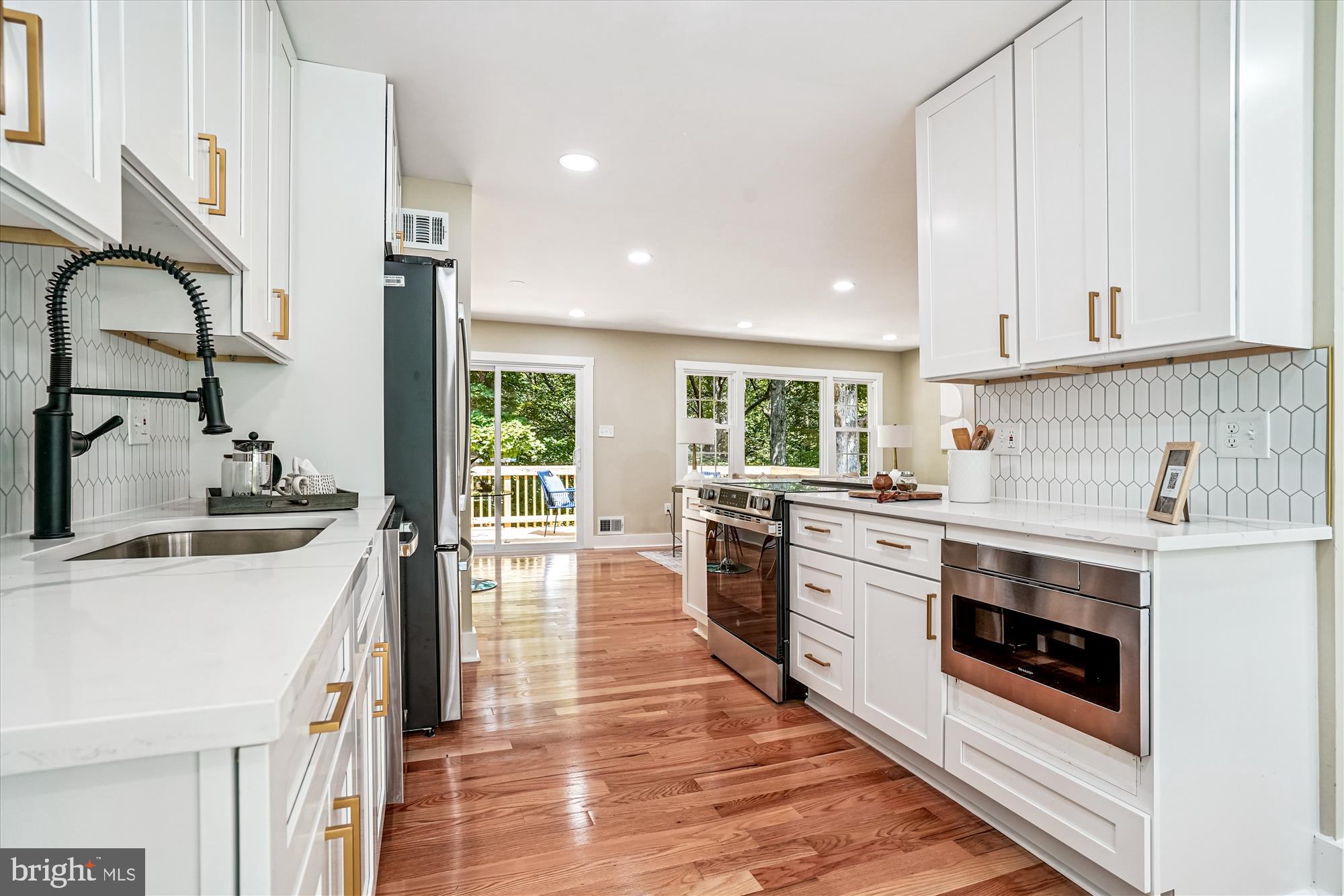 8108 KINGS POINT