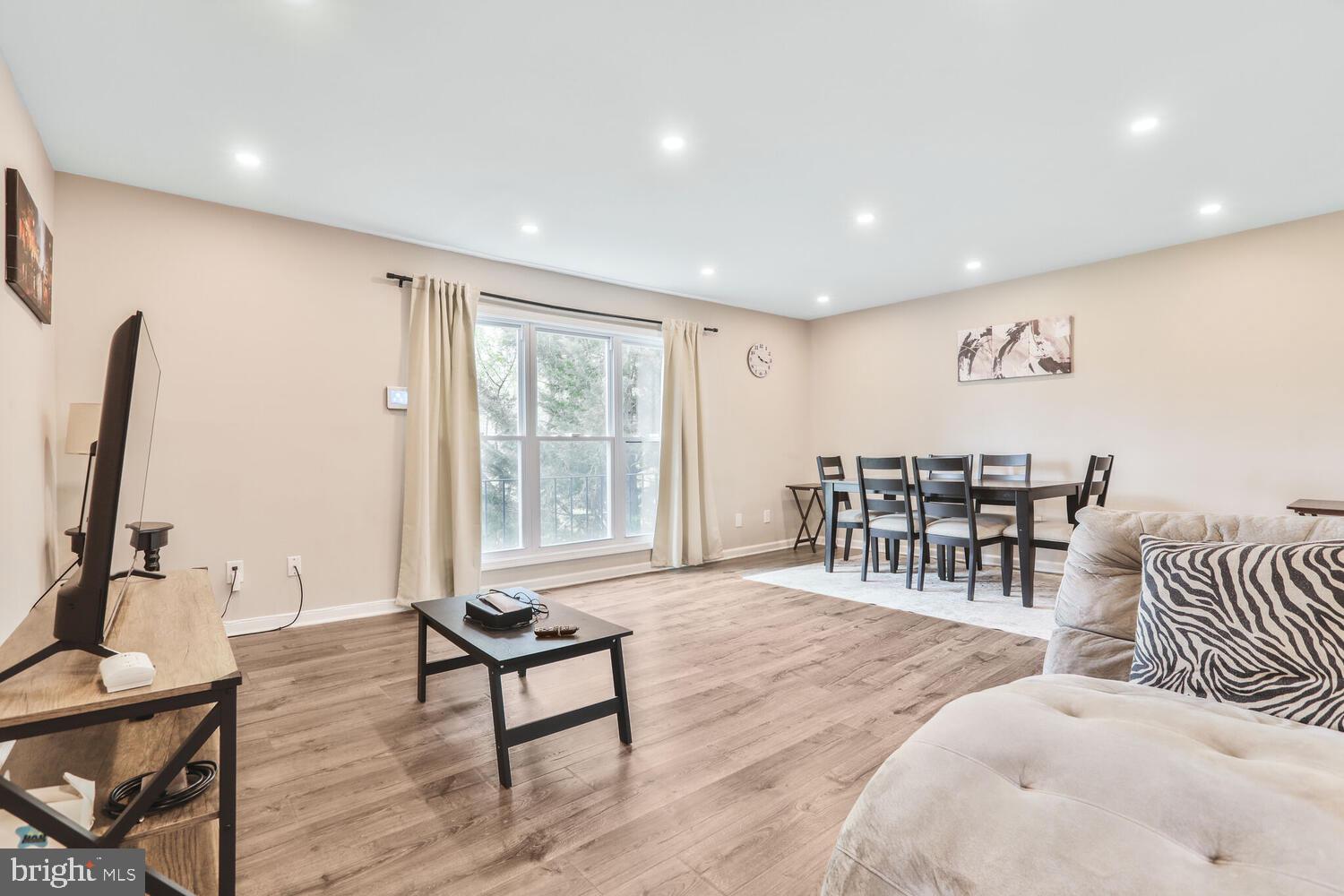 EDGEWATER VILLAGE - Residential