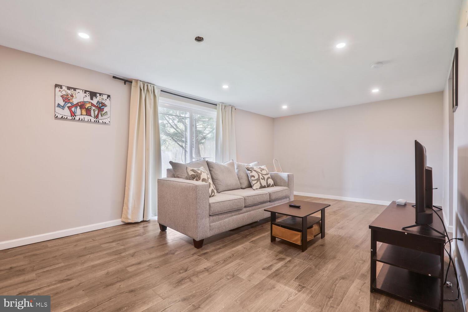 EDGEWATER VILLAGE - Residential