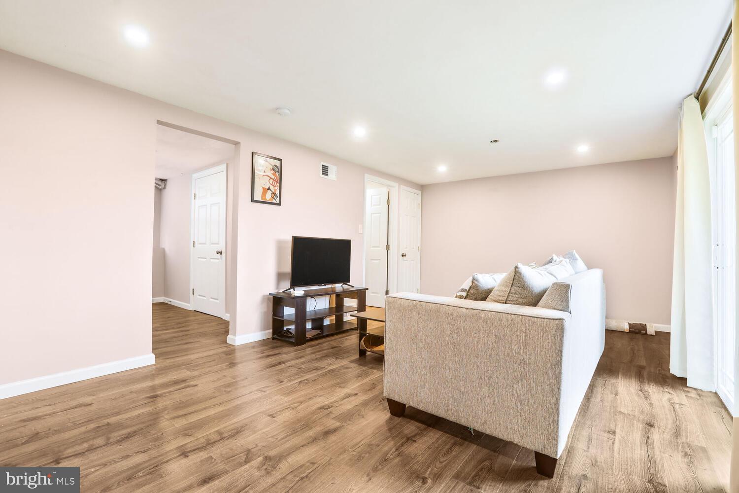 EDGEWATER VILLAGE - Residential