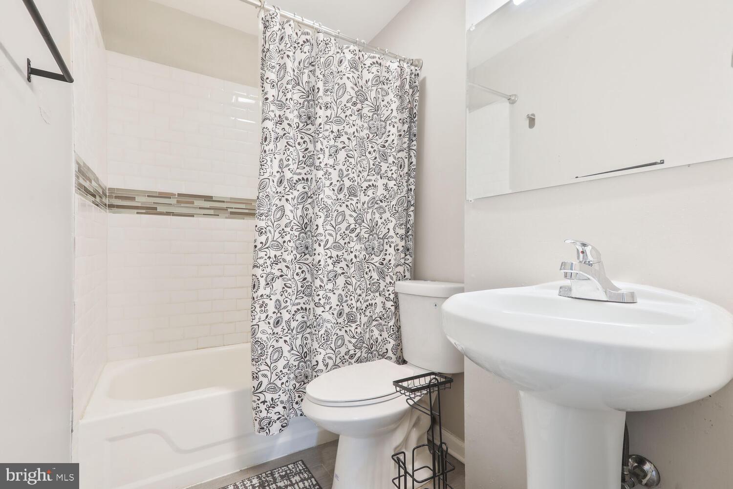 EDGEWATER VILLAGE - Residential