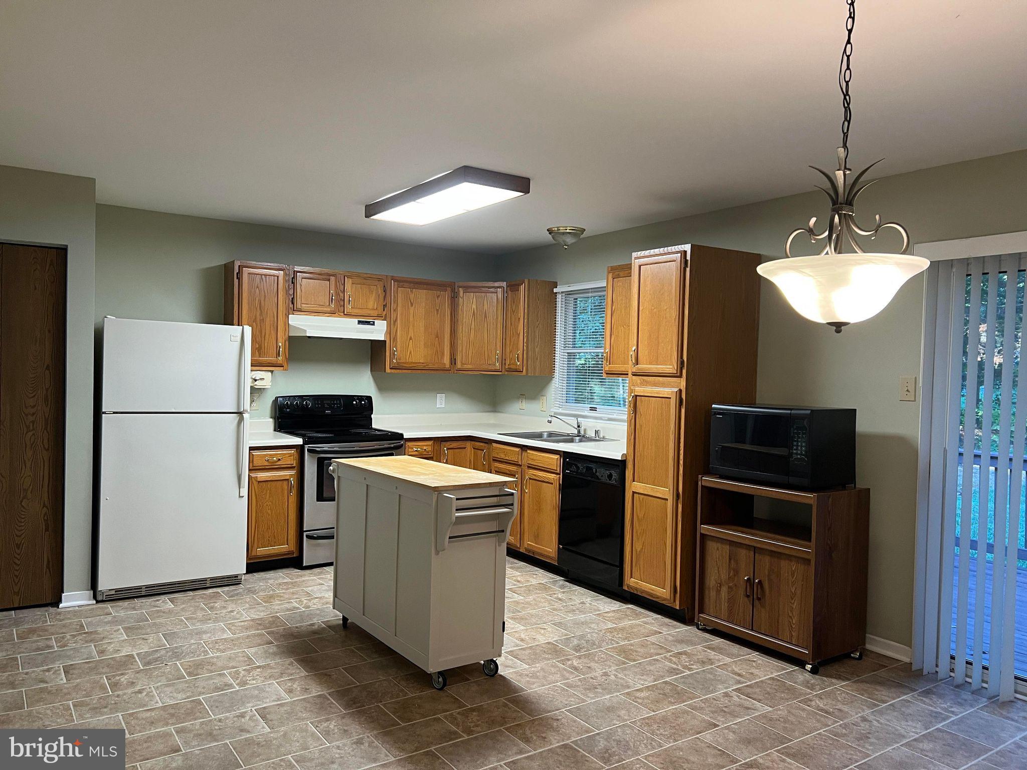 LAKE OF THE WOODS - Residential Lease