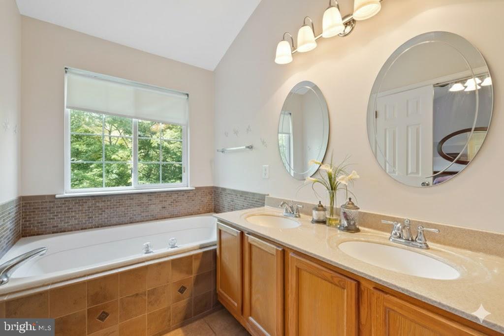 SOUTH HAMPTON - Residential