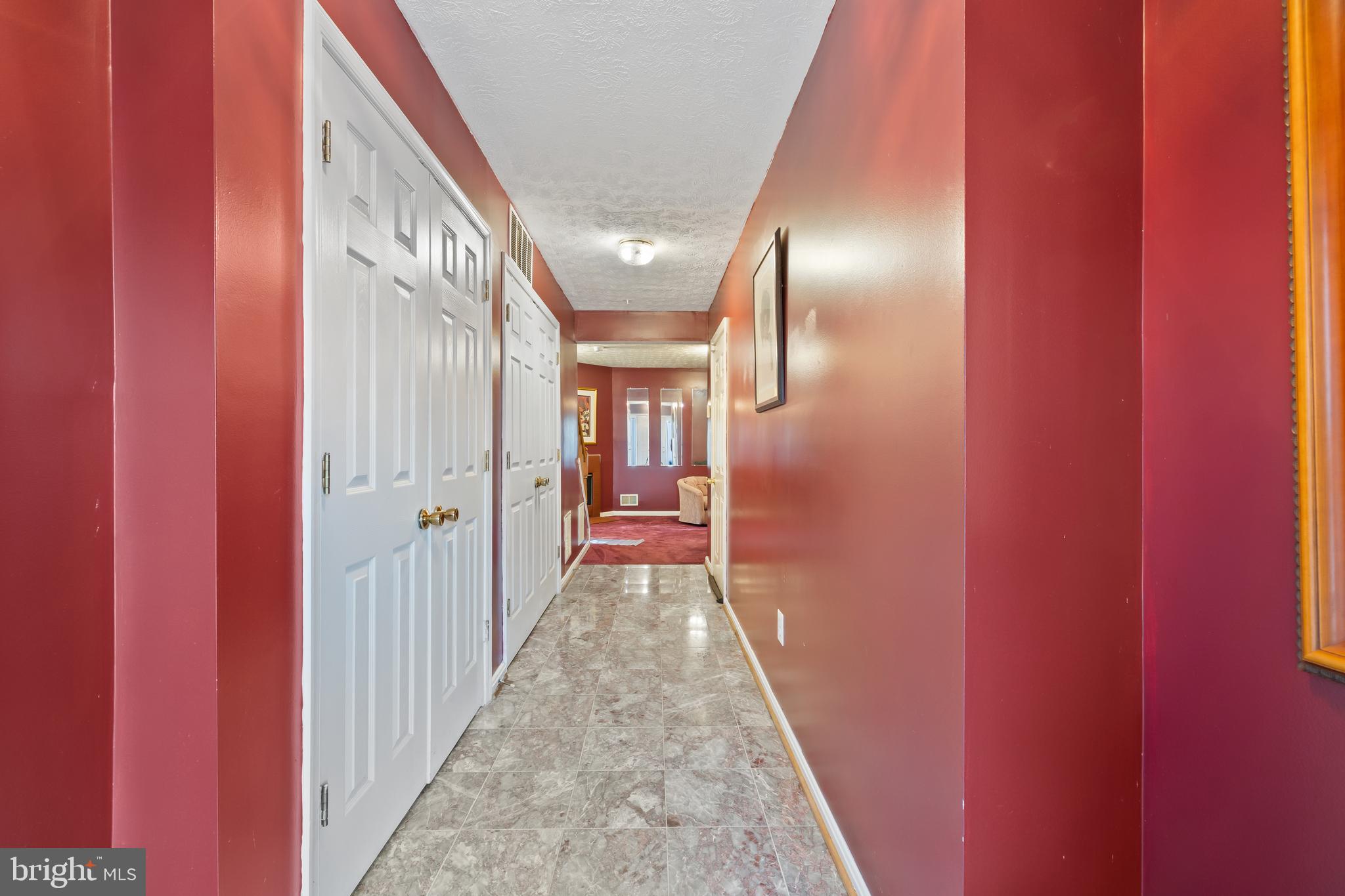 SOUTH HAMPTON - Residential