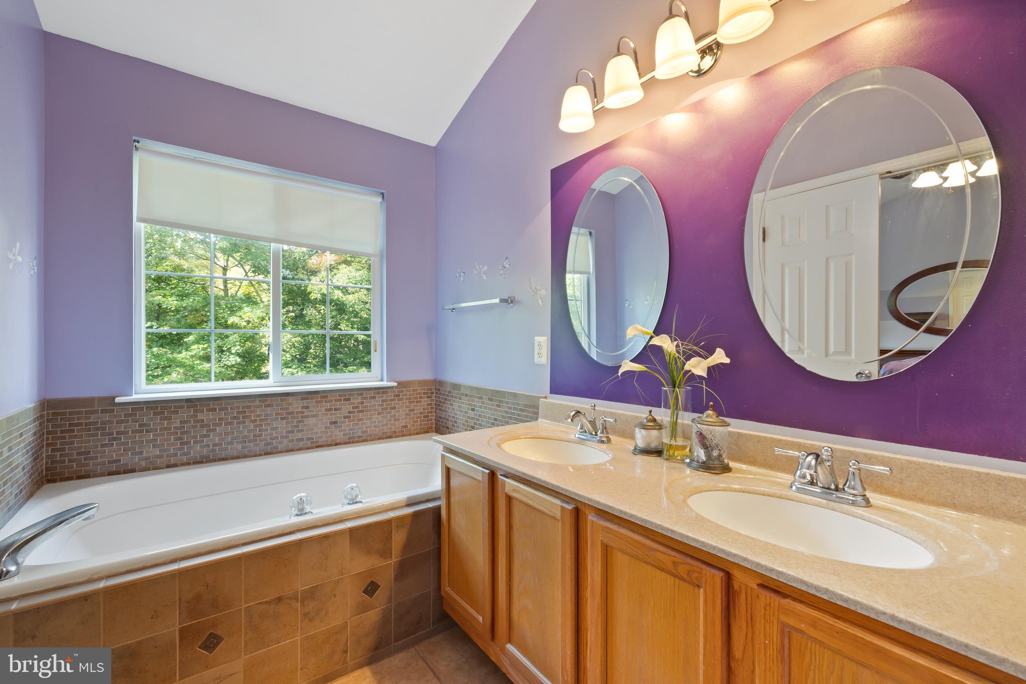 SOUTH HAMPTON - Residential