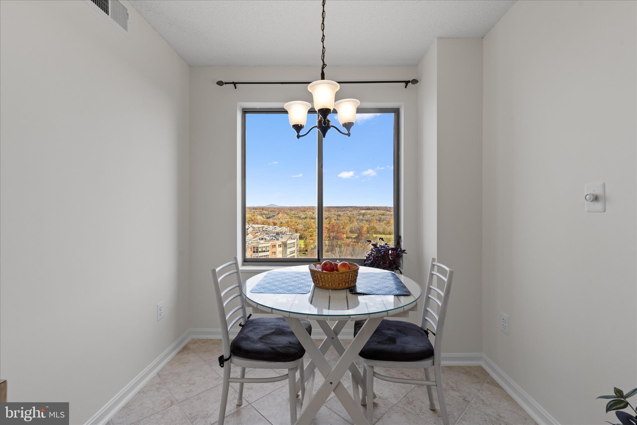 LANSDOWNE WOODS - Residential