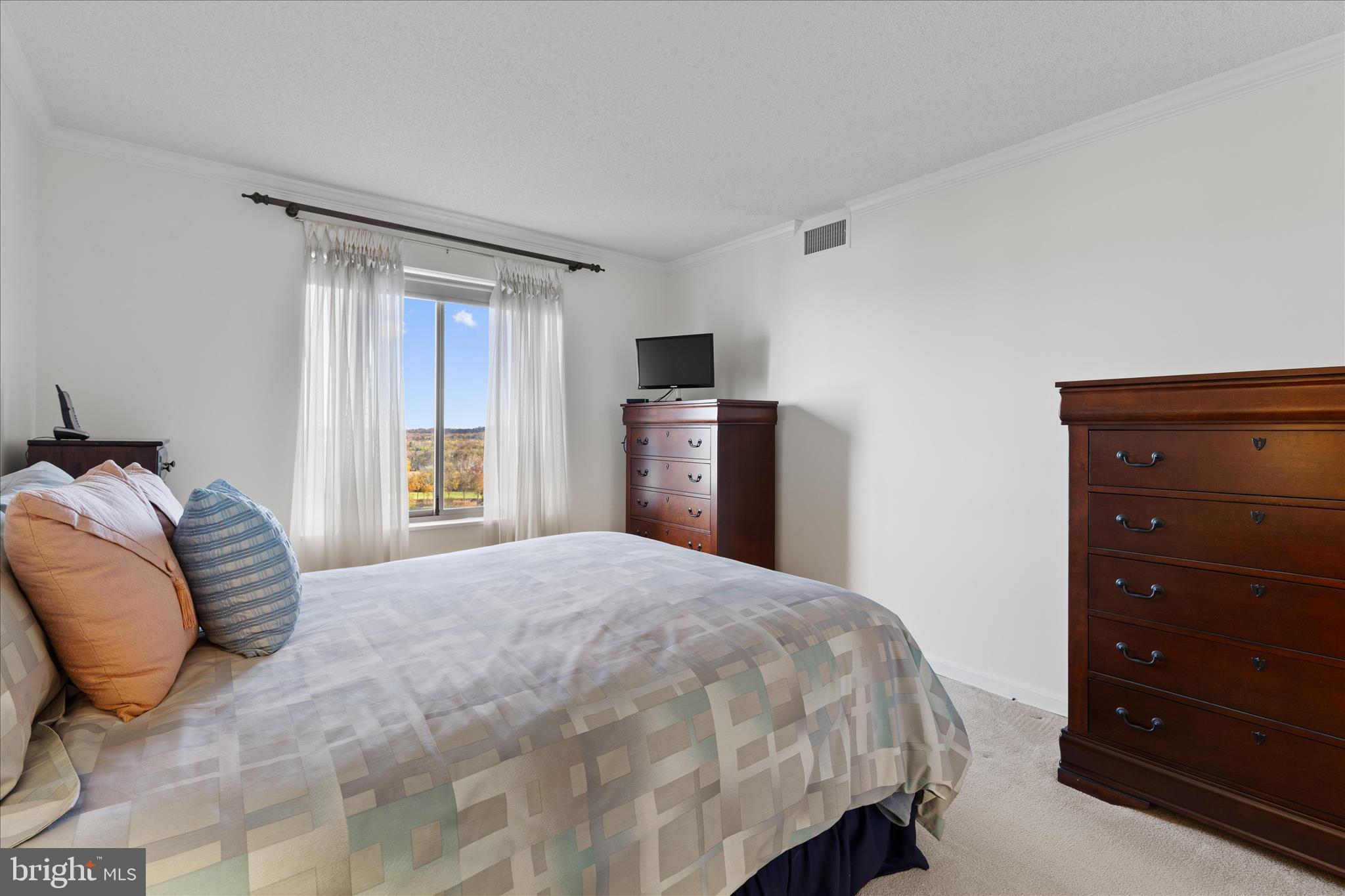 LANSDOWNE WOODS - Residential