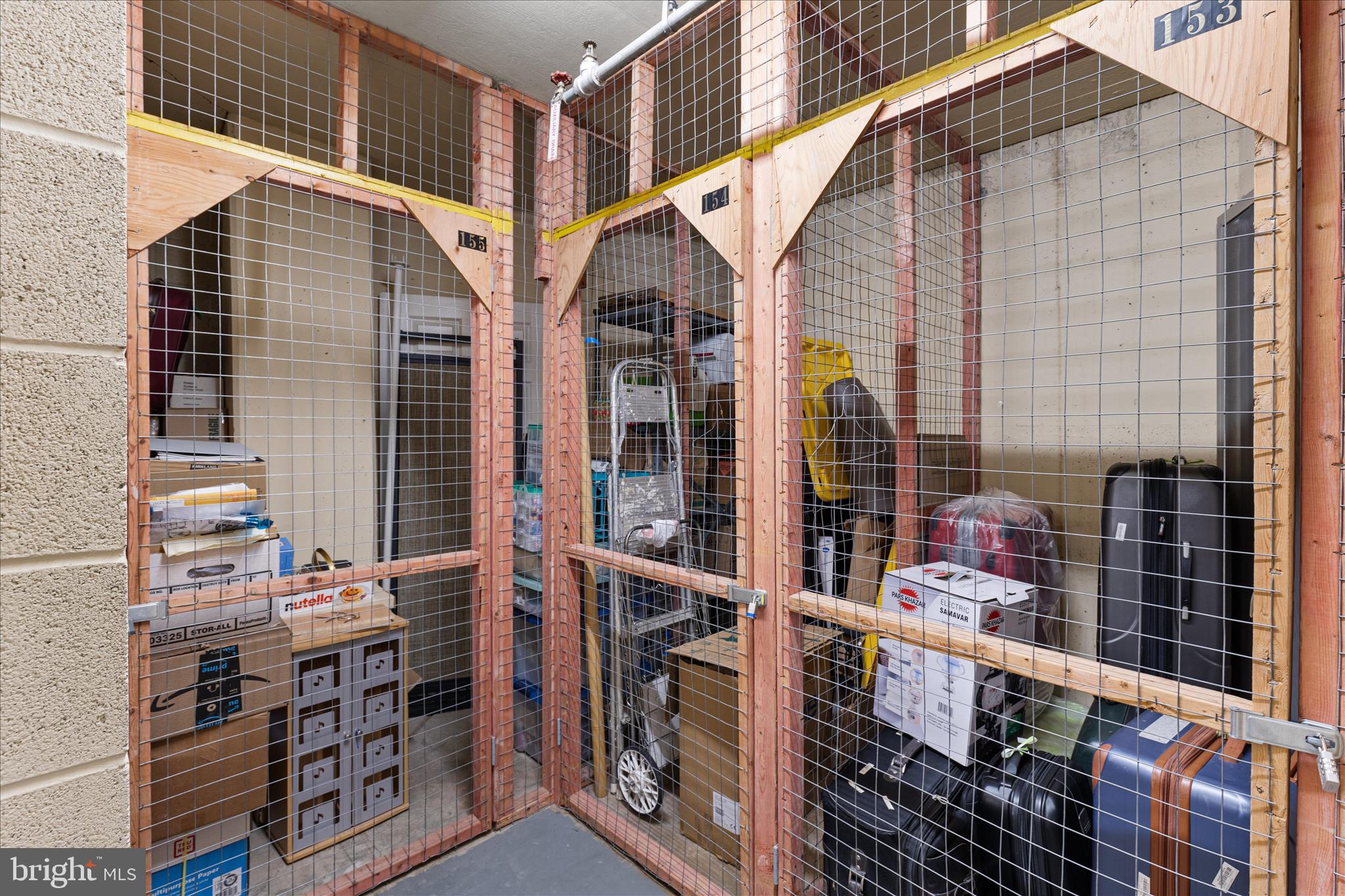 LANSDOWNE WOODS - Residential