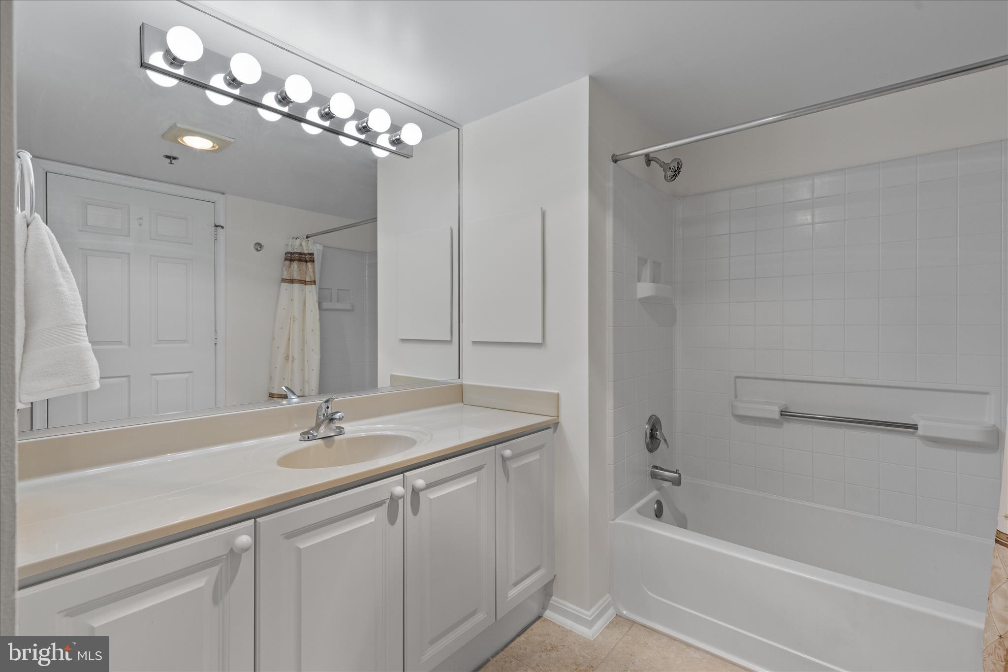 LANSDOWNE WOODS - Residential