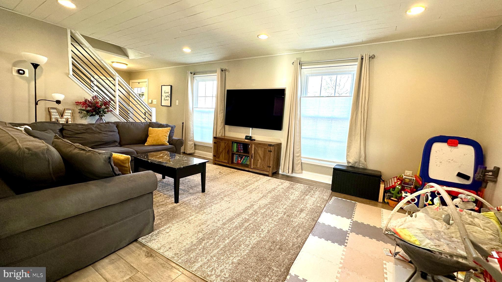 THE PROVINCES - Residential