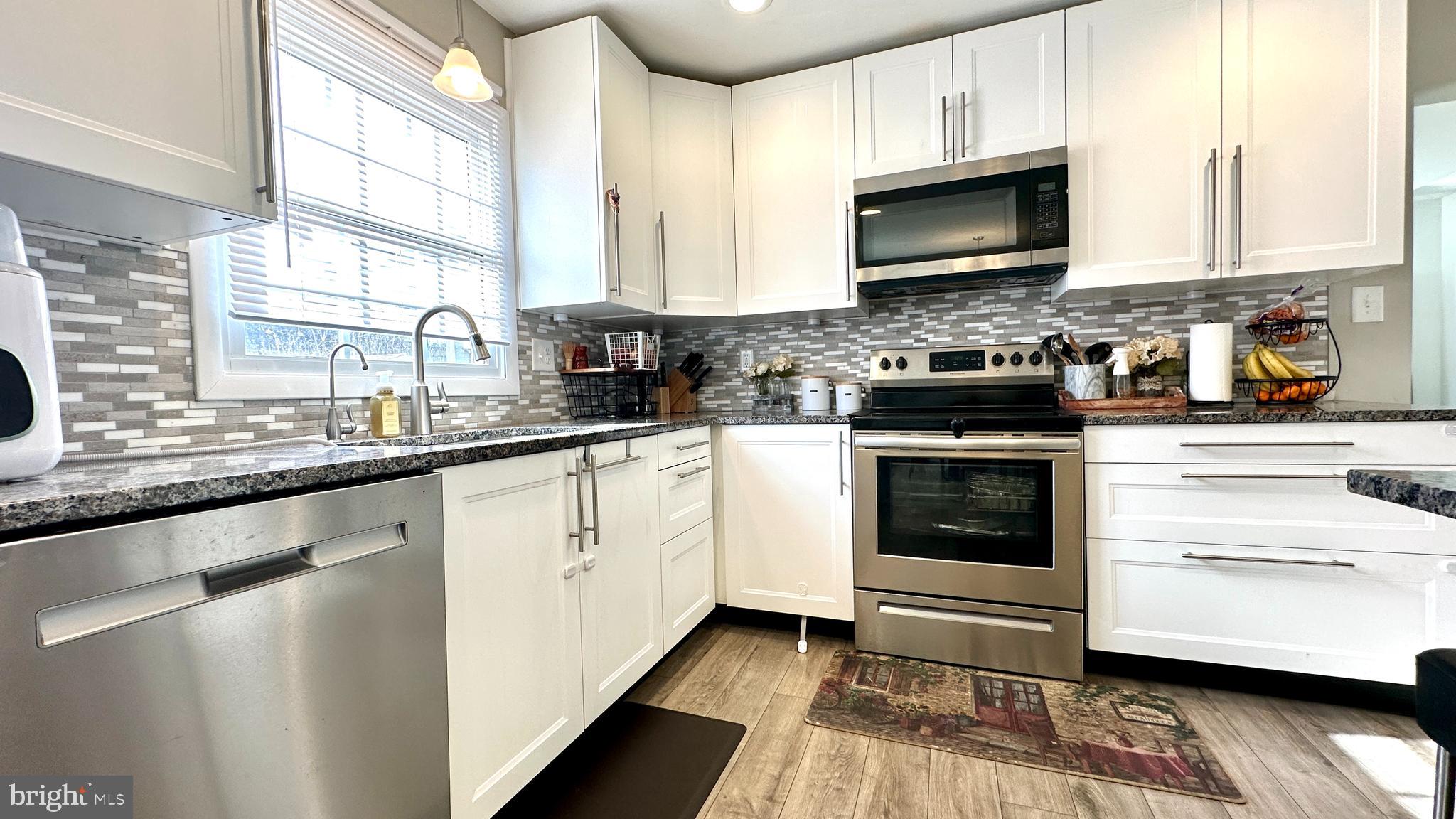 THE PROVINCES - Residential