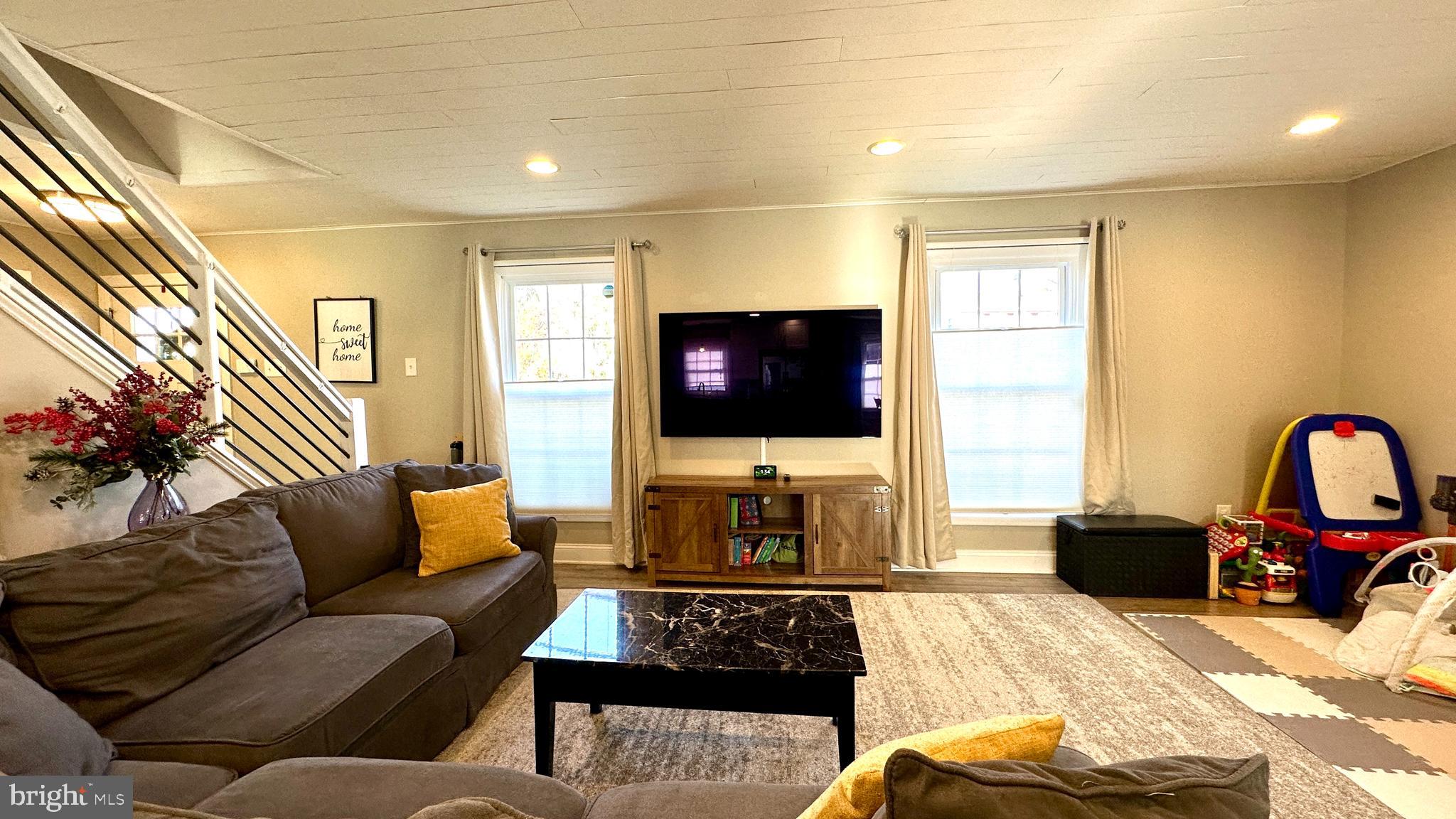 THE PROVINCES - Residential