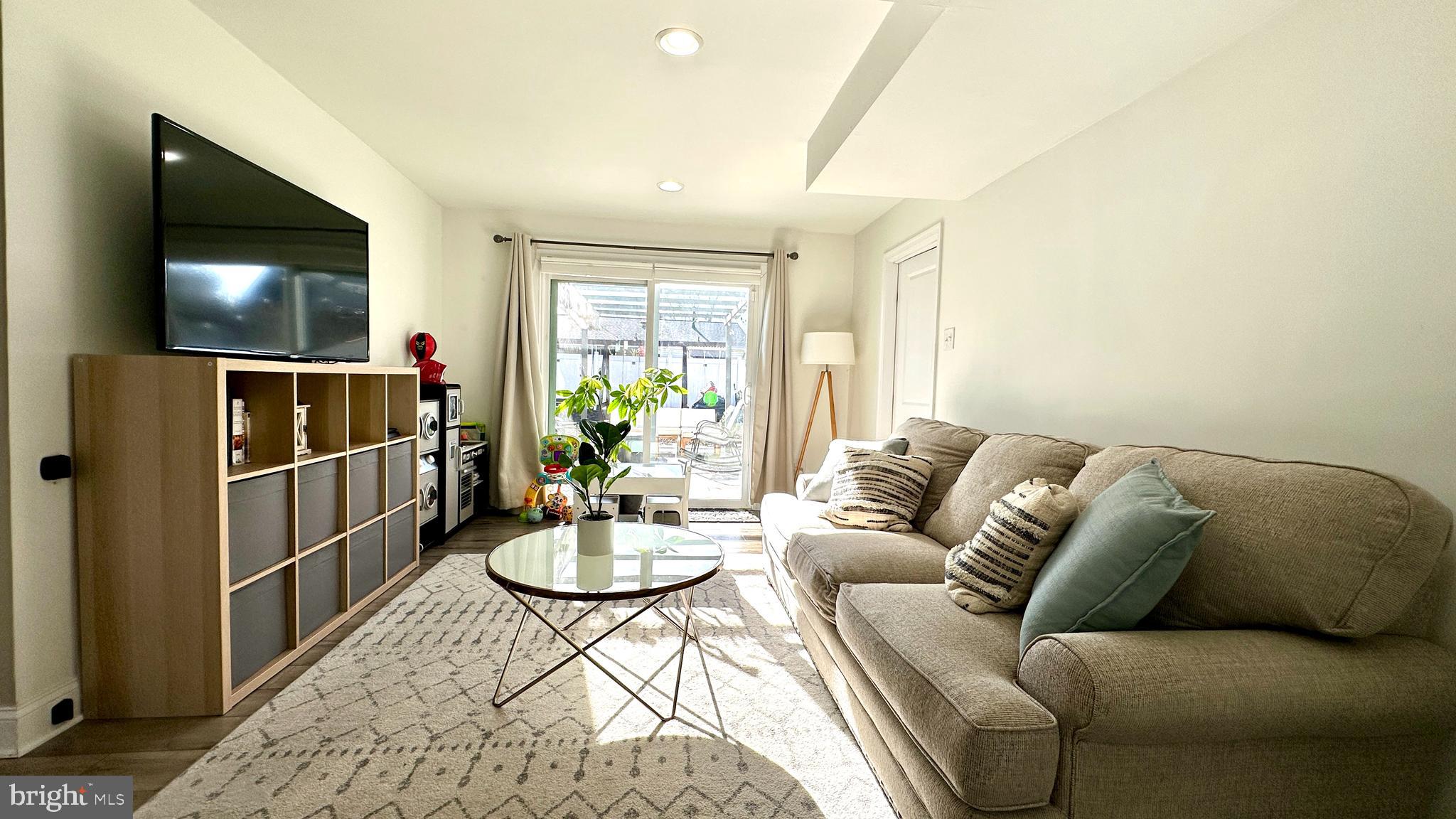 THE PROVINCES - Residential