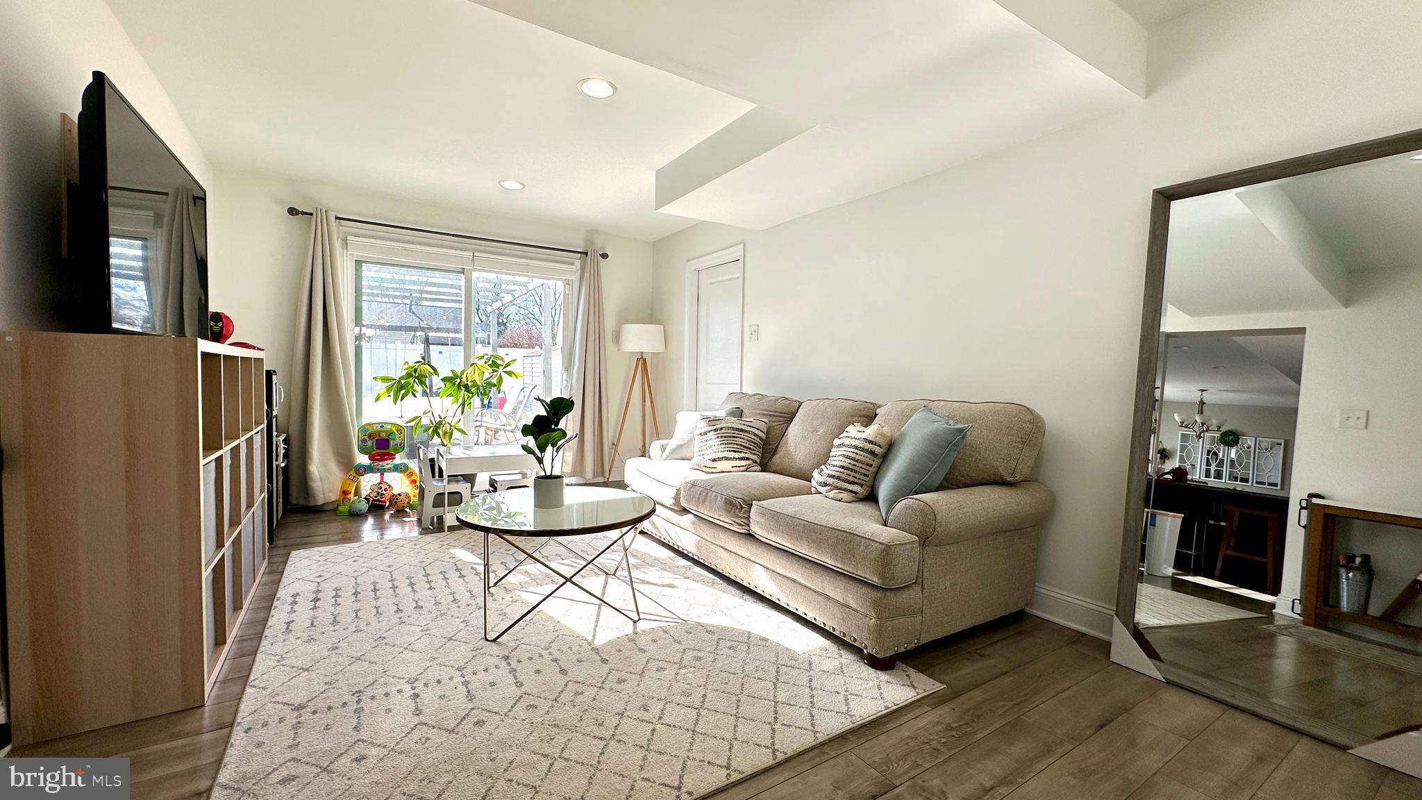 THE PROVINCES - Residential