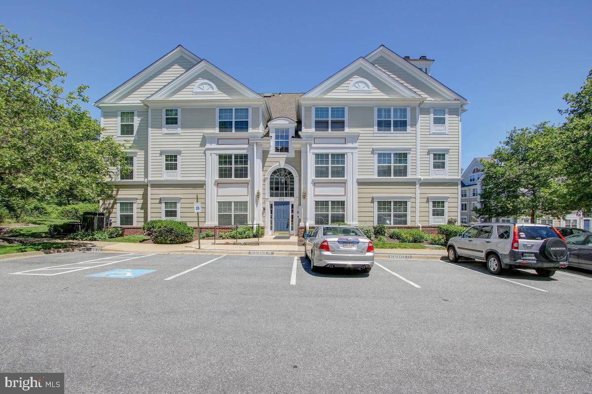 Available immediately, sunny and bright 2 bedroom, 2 full bath unit on second floor, Kentlands. Updated kitchen with granite counter tops, woodburning fireplace in livingroom and lovely outdoor patio. Pets welcome on a case-by-case basis.