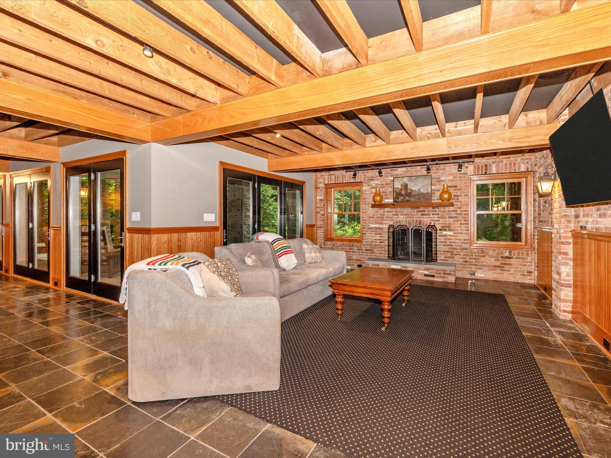 MERRY GO ROUND FARM - Residential