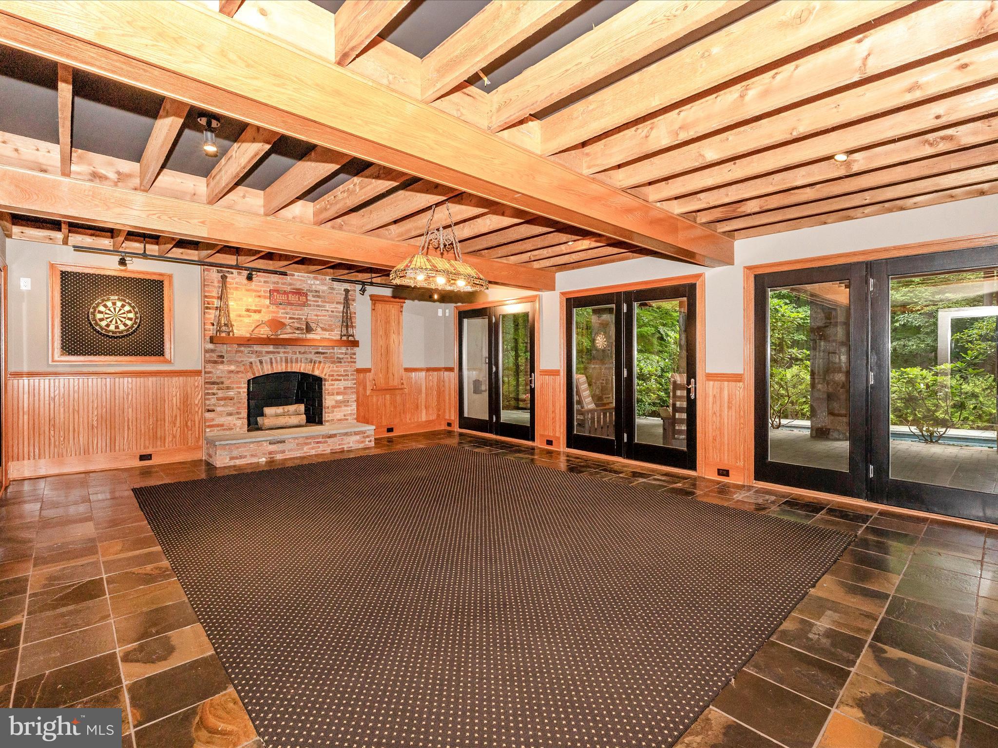 MERRY GO ROUND FARM - Residential