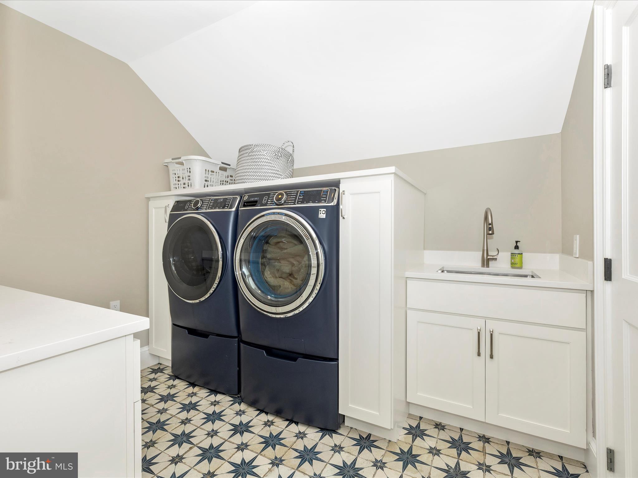 MERRY GO ROUND FARM - Residential