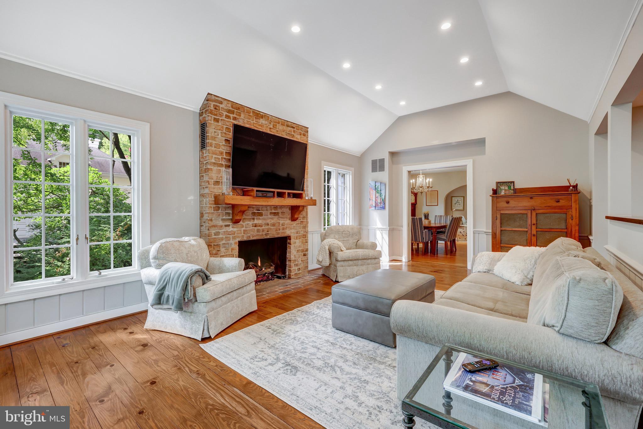 CLEARVIEW MANOR - Residential