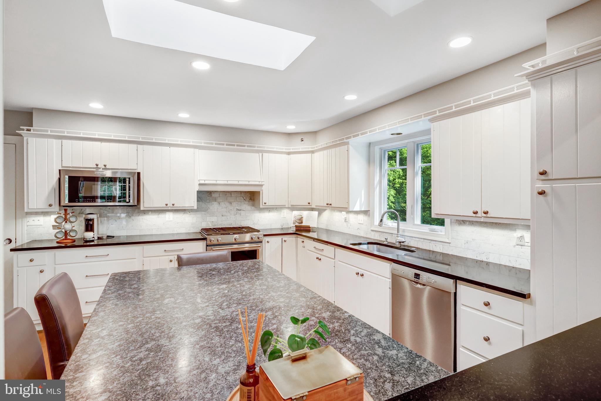 CLEARVIEW MANOR - Residential