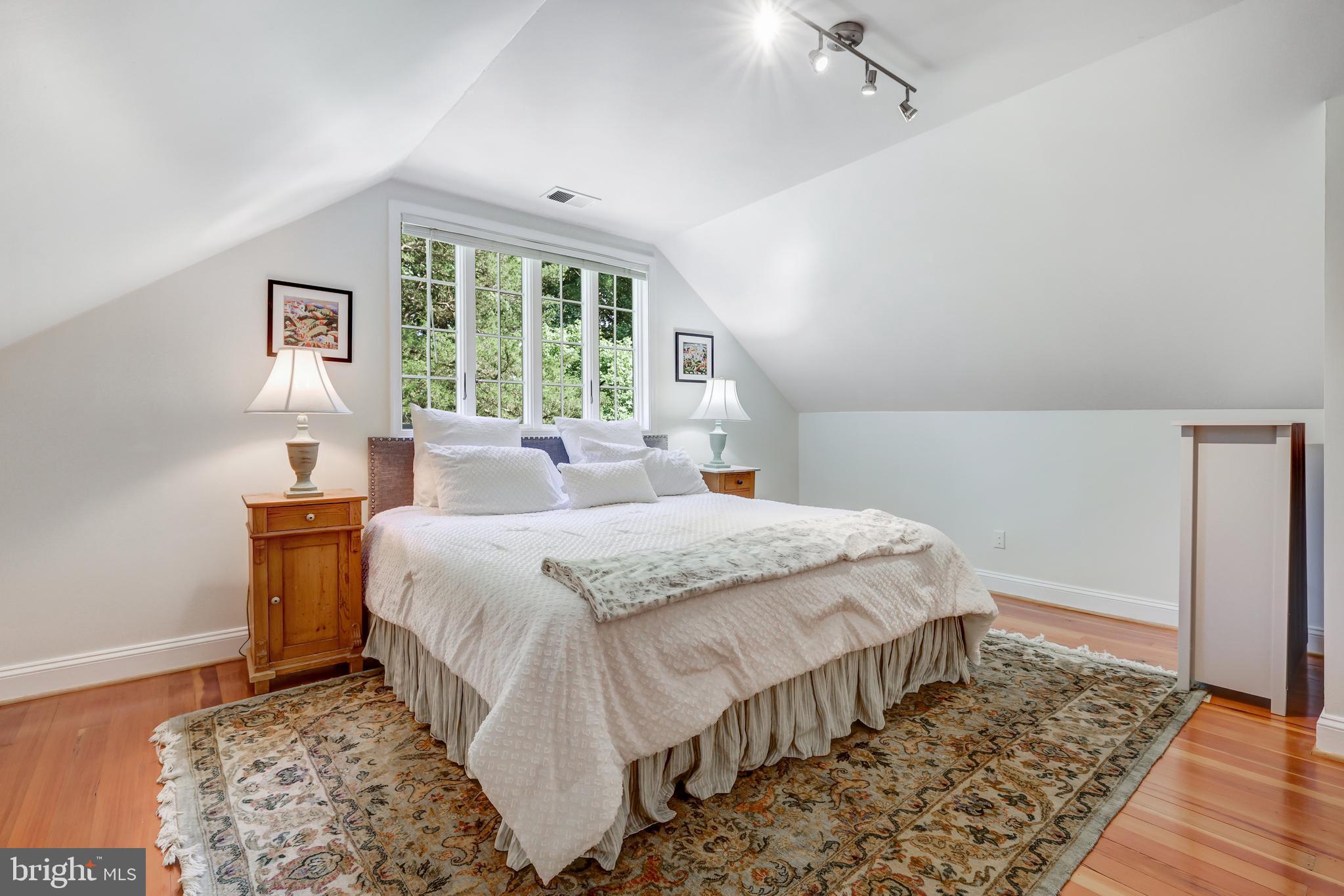 CLEARVIEW MANOR - Residential