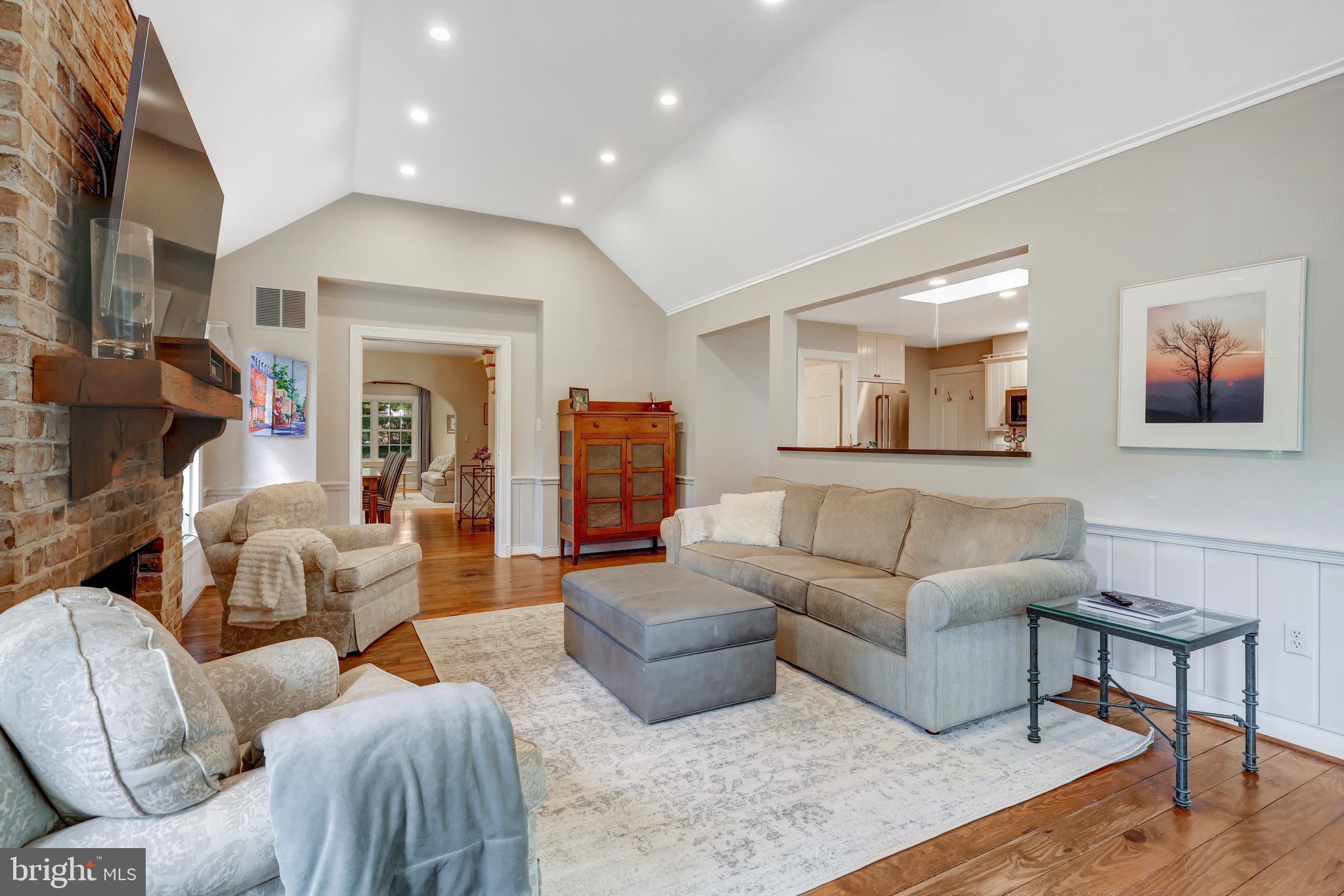 CLEARVIEW MANOR - Residential