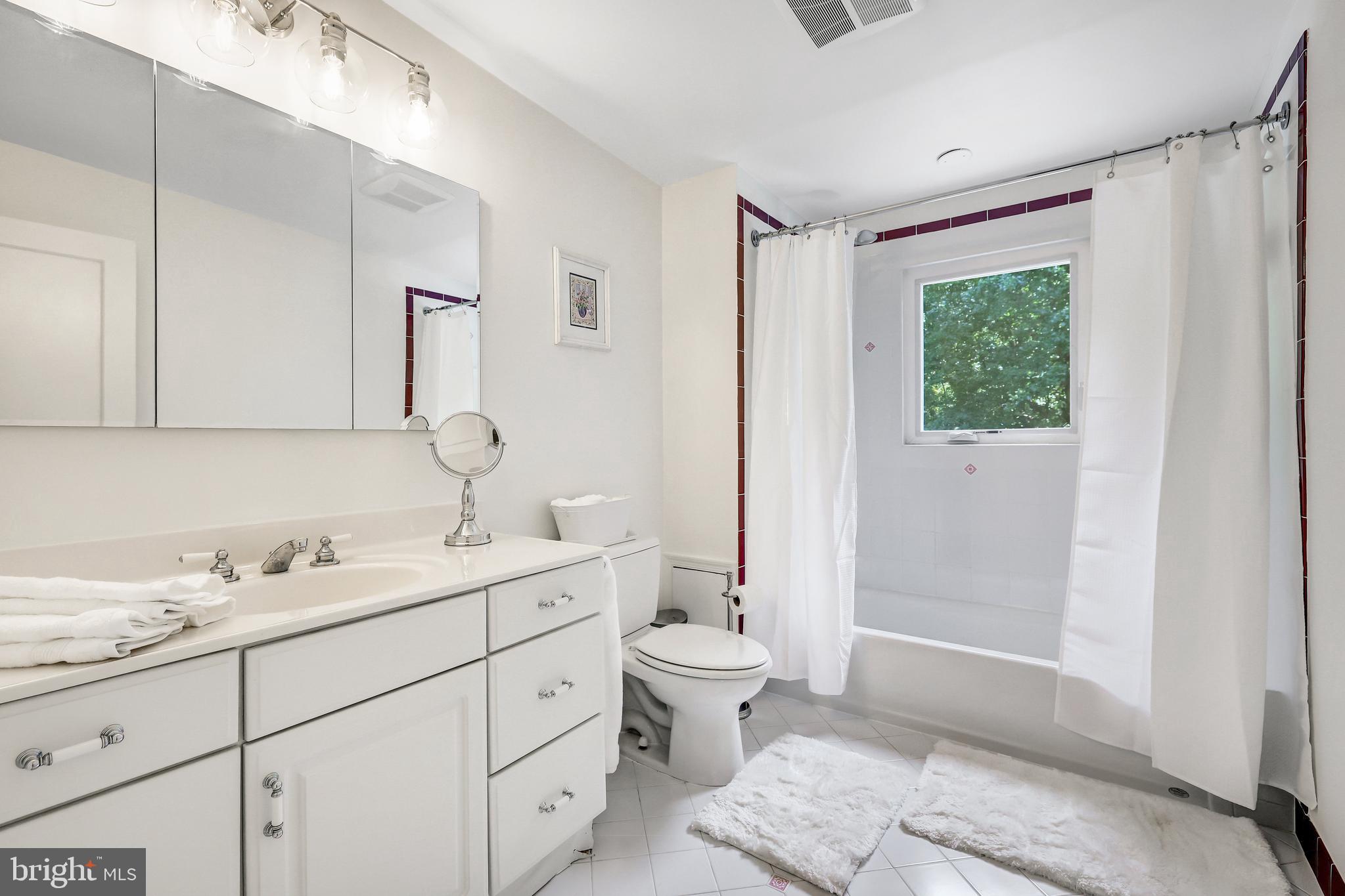 CLEARVIEW MANOR - Residential