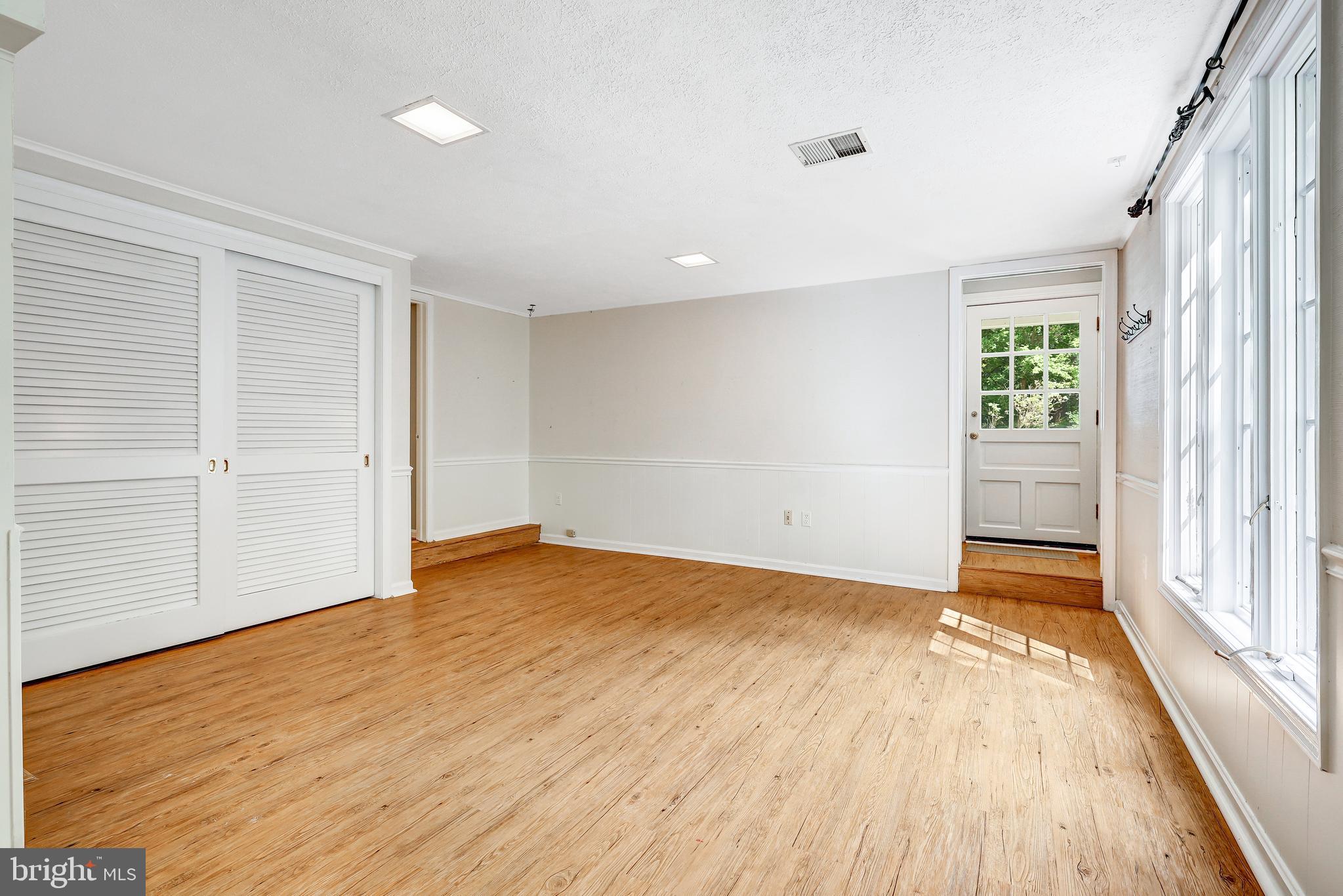 CLEARVIEW MANOR - Residential