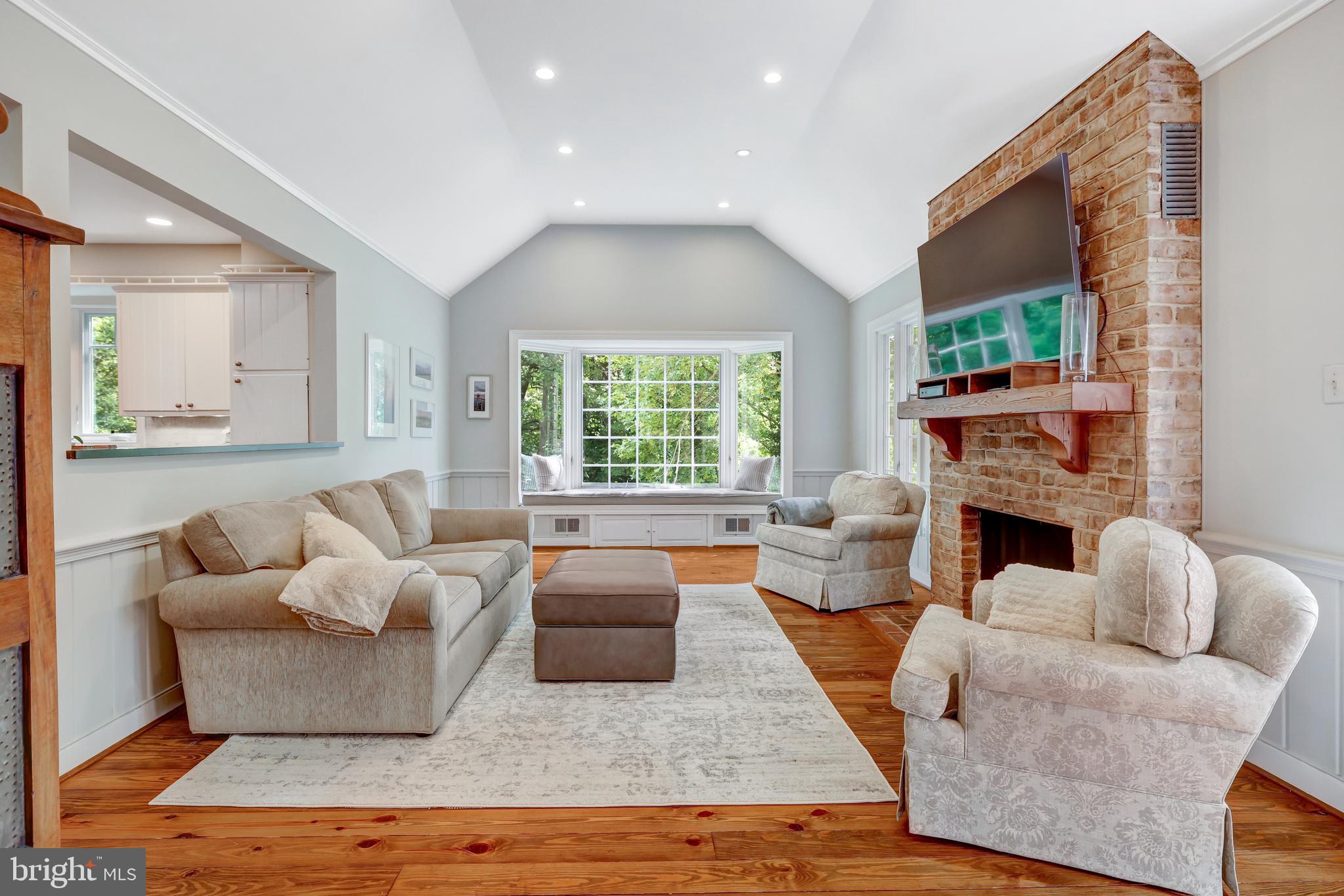 CLEARVIEW MANOR - Residential