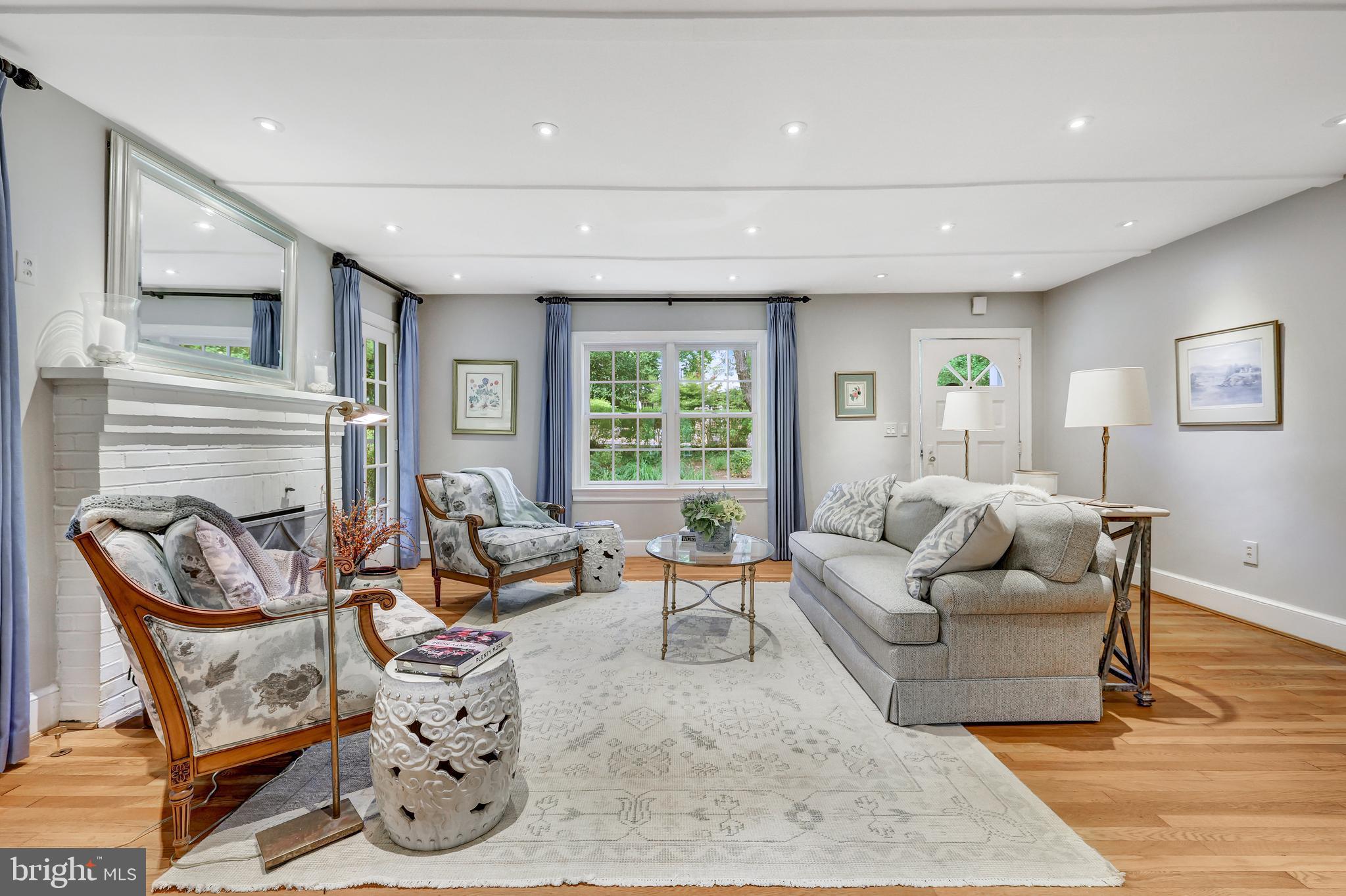 CLEARVIEW MANOR - Residential