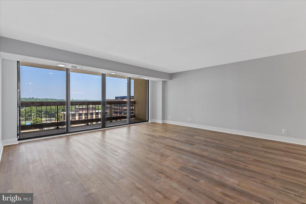 TOWER VILLAS - Residential