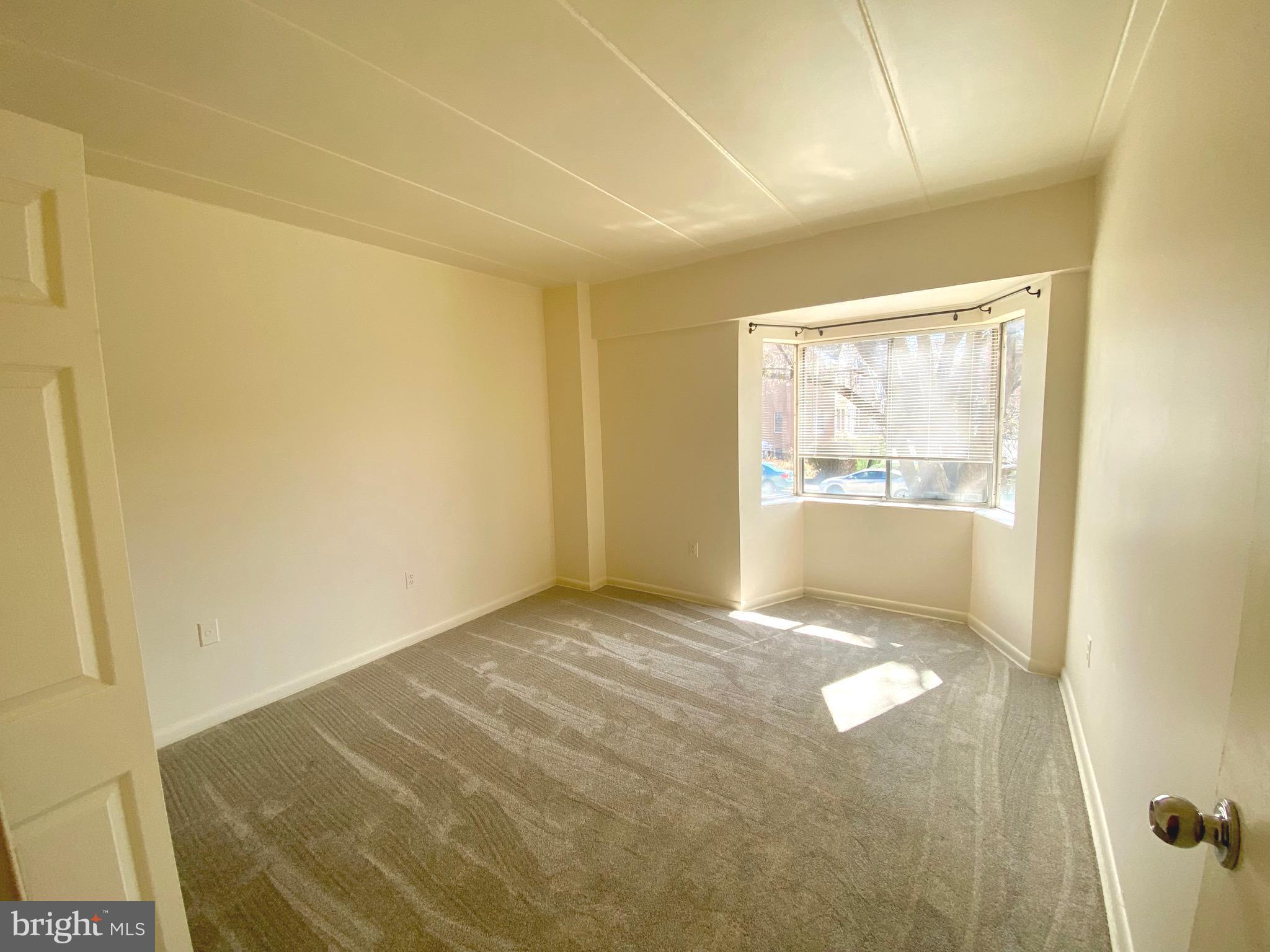 VIENNA VILLAGER CONDO - Residential Lease