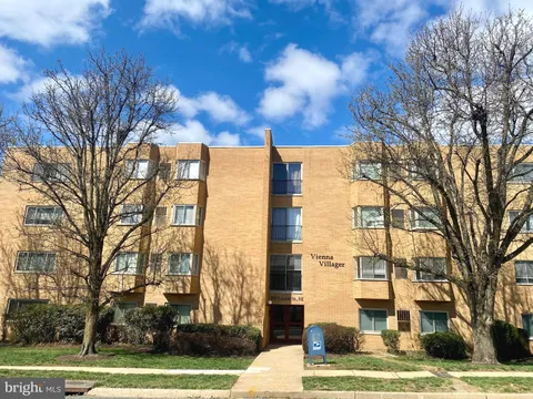 200 Locust Street SE Unit 202, Vienna, VA MLS: VAFX2226556