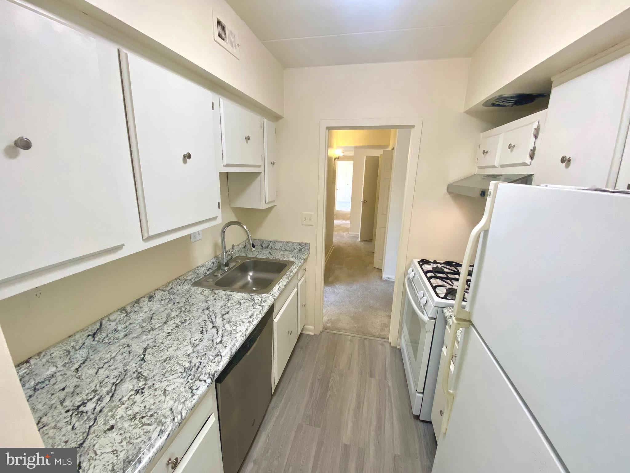 VIENNA VILLAGER CONDO - Residential Lease