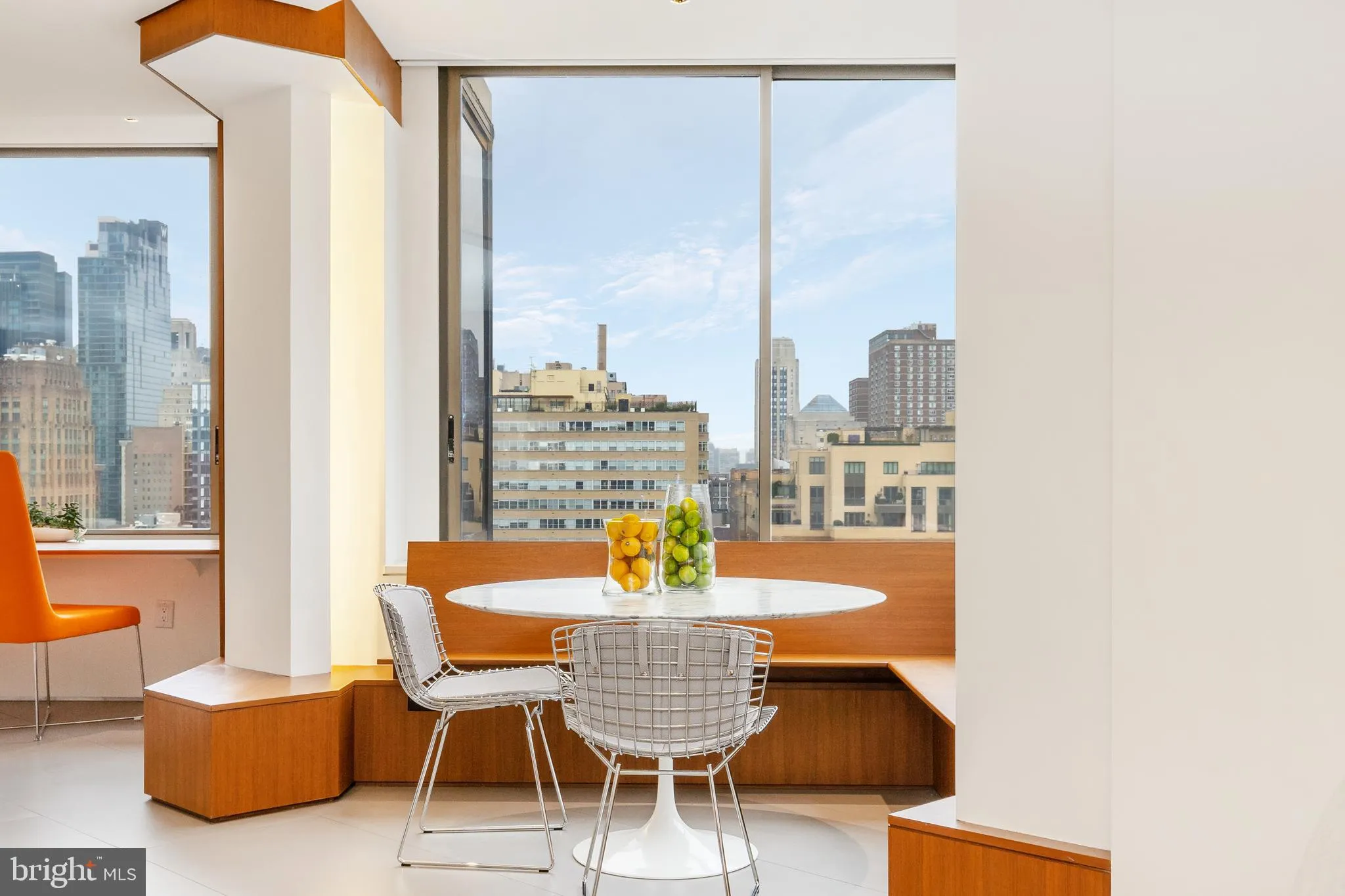 Philadelphia, Pennsylvania 19103, United States, 2 Bedrooms Bedrooms, ,4 BathroomsBathrooms,Residential,Active,96428