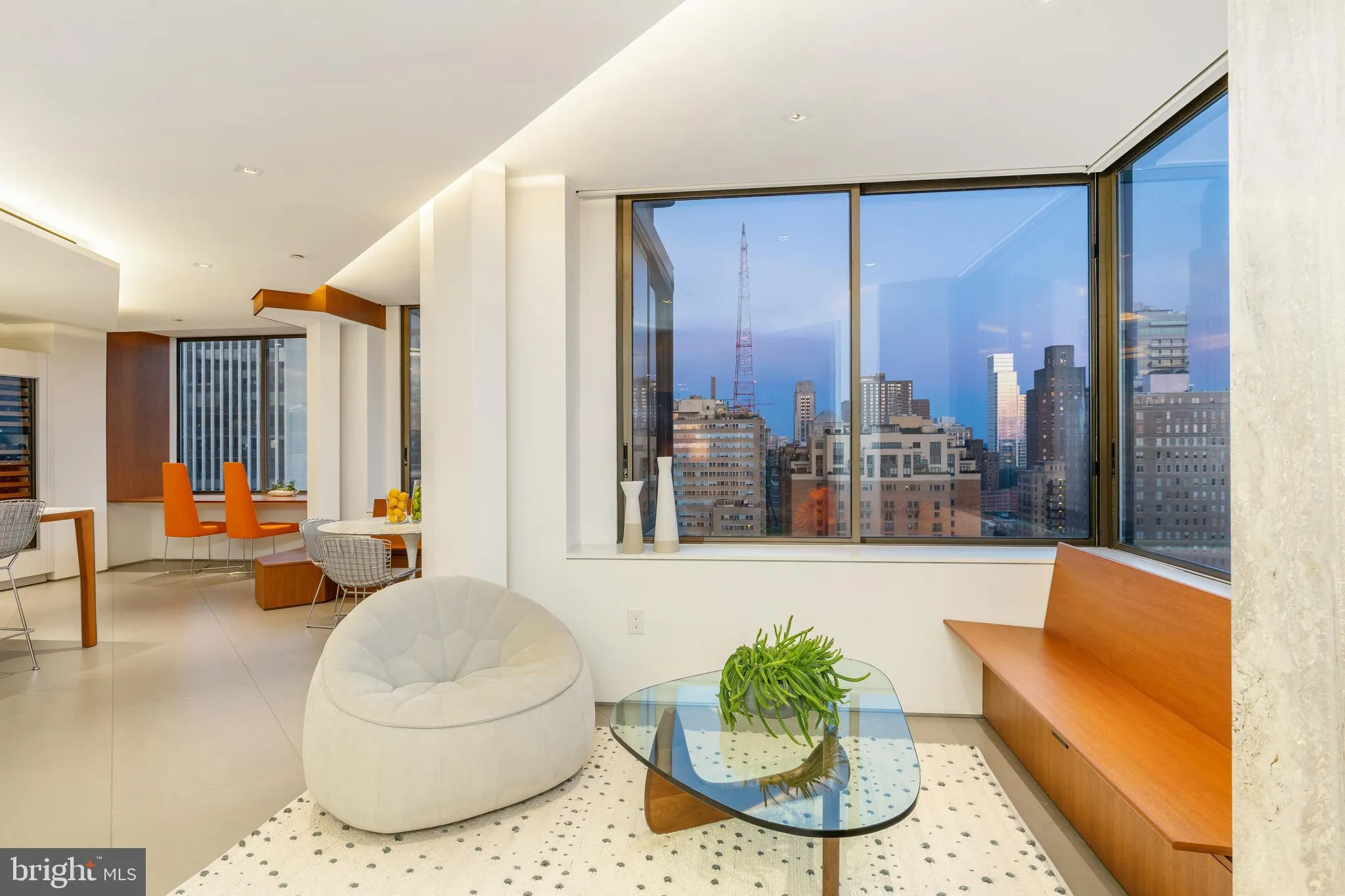 Philadelphia, Pennsylvania 19103, United States, 2 Bedrooms Bedrooms, ,4 BathroomsBathrooms,Residential,Active,96428