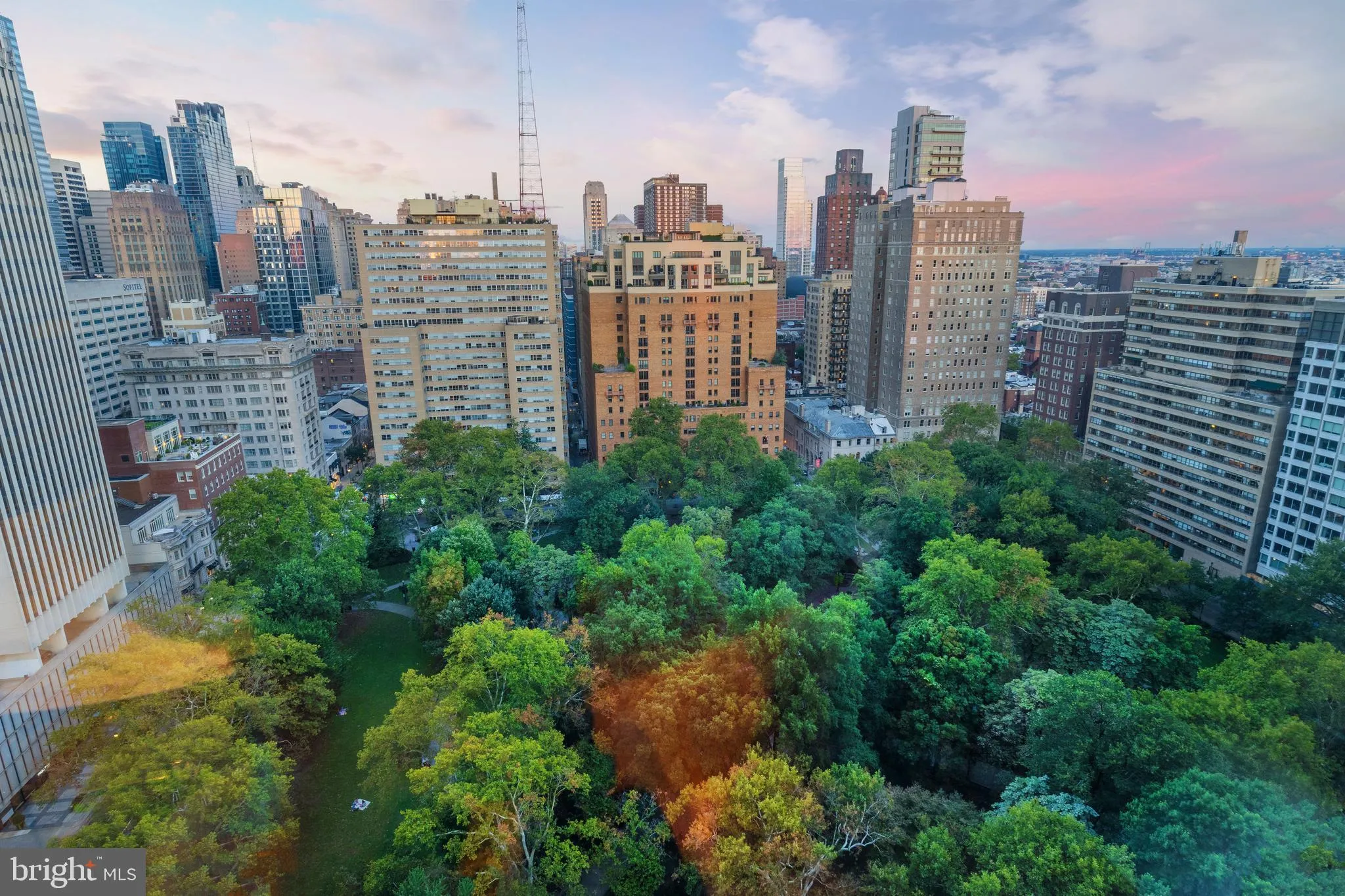 Philadelphia, Pennsylvania 19103, United States, 2 Bedrooms Bedrooms, ,4 BathroomsBathrooms,Residential,Active,96428