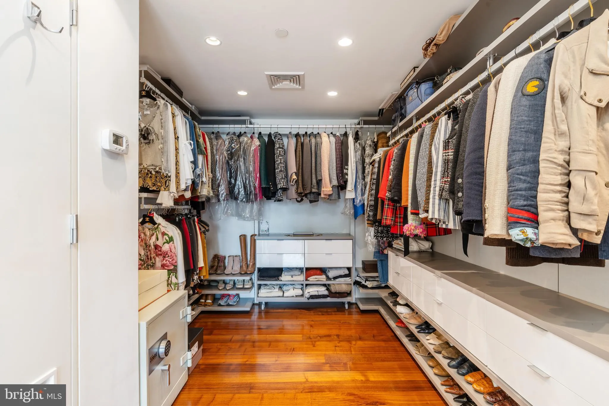 Philadelphia, Pennsylvania 19103, United States, 2 Bedrooms Bedrooms, ,4 BathroomsBathrooms,Residential,Active,96428