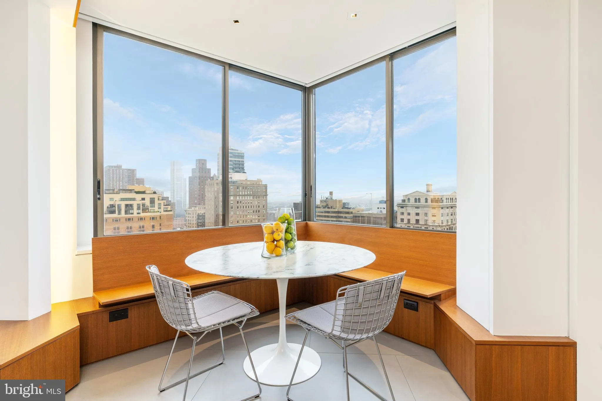 Philadelphia, Pennsylvania 19103, United States, 2 Bedrooms Bedrooms, ,4 BathroomsBathrooms,Residential,Active,96428