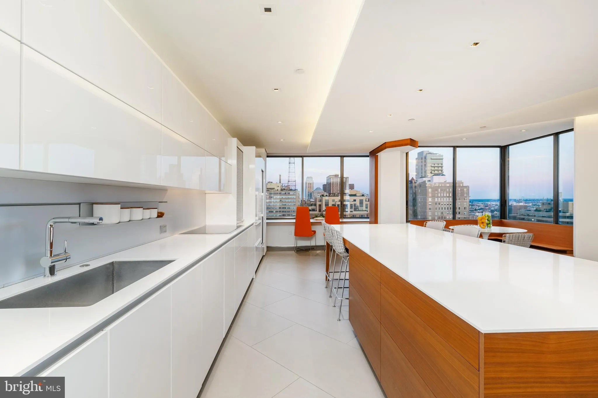 Philadelphia, Pennsylvania 19103, United States, 2 Bedrooms Bedrooms, ,4 BathroomsBathrooms,Residential,Active,96428