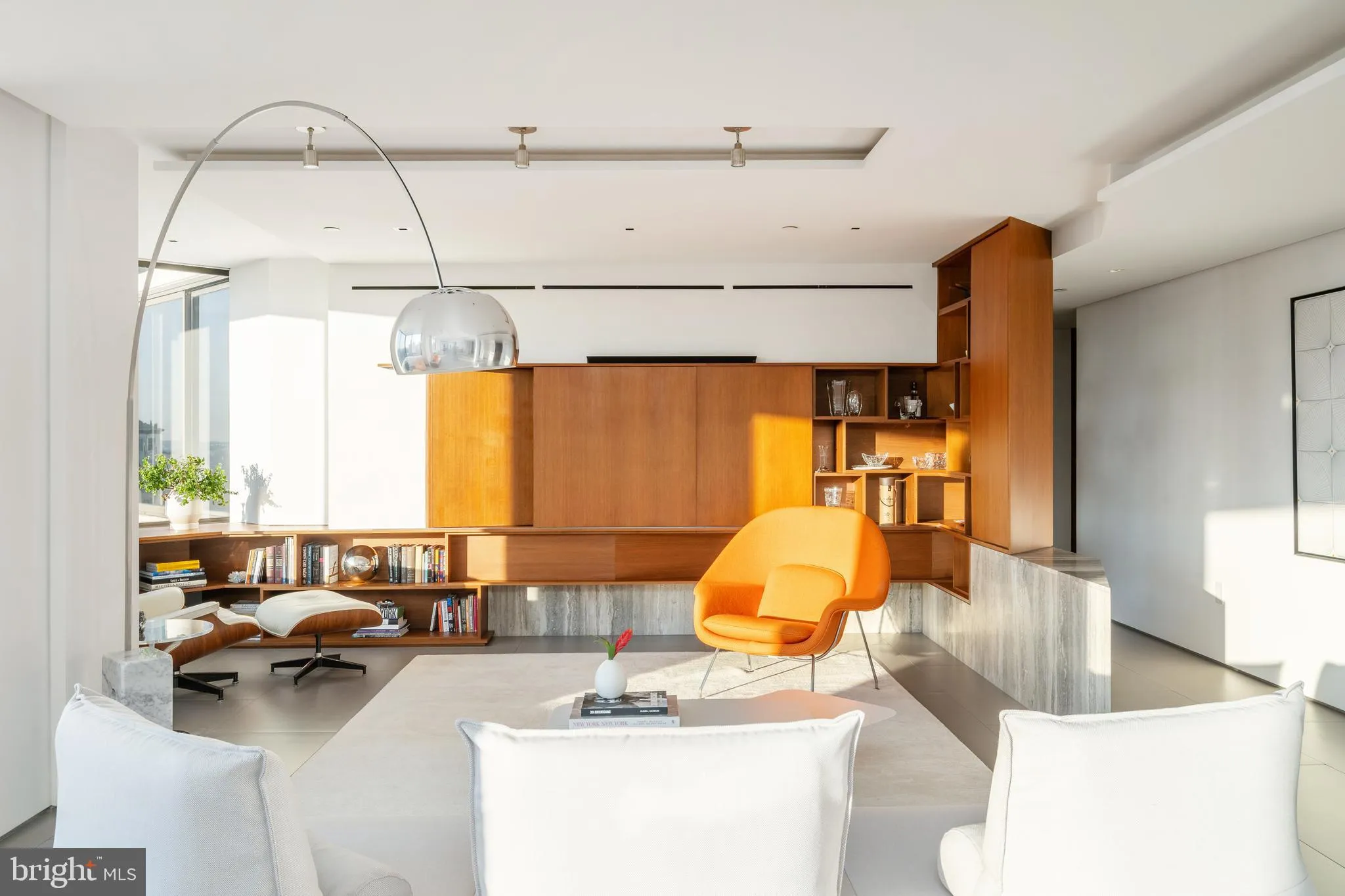 Philadelphia, Pennsylvania 19103, United States, 2 Bedrooms Bedrooms, ,4 BathroomsBathrooms,Residential,Active,96428