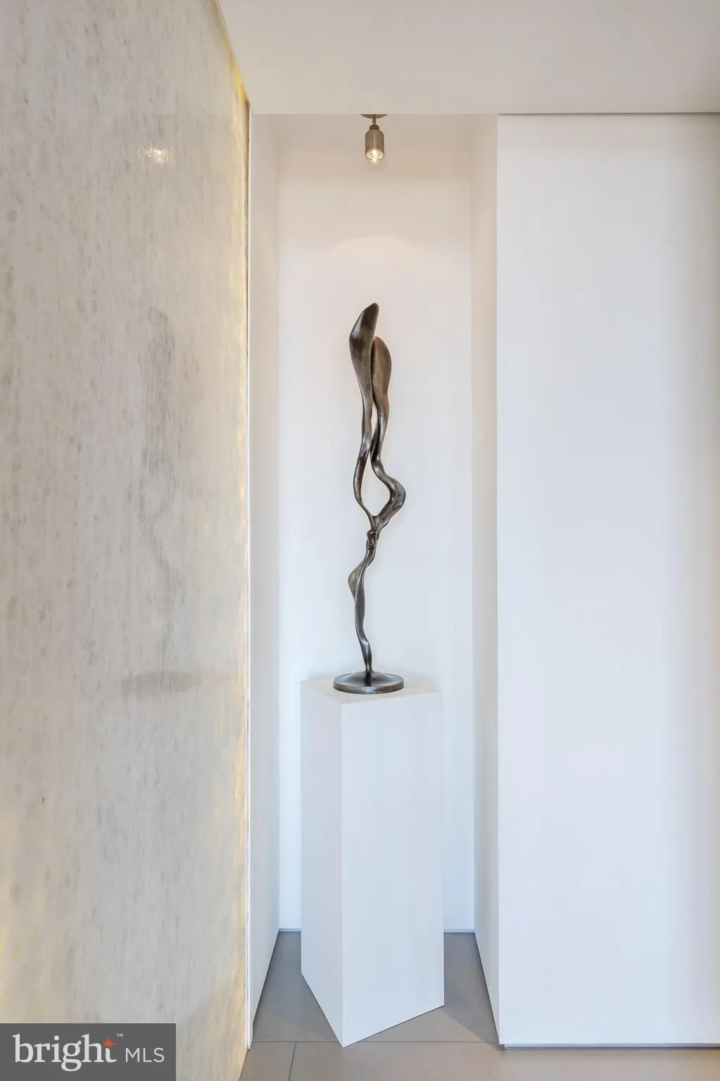 Philadelphia, Pennsylvania 19103, United States, 2 Bedrooms Bedrooms, ,4 BathroomsBathrooms,Residential,Active,96428