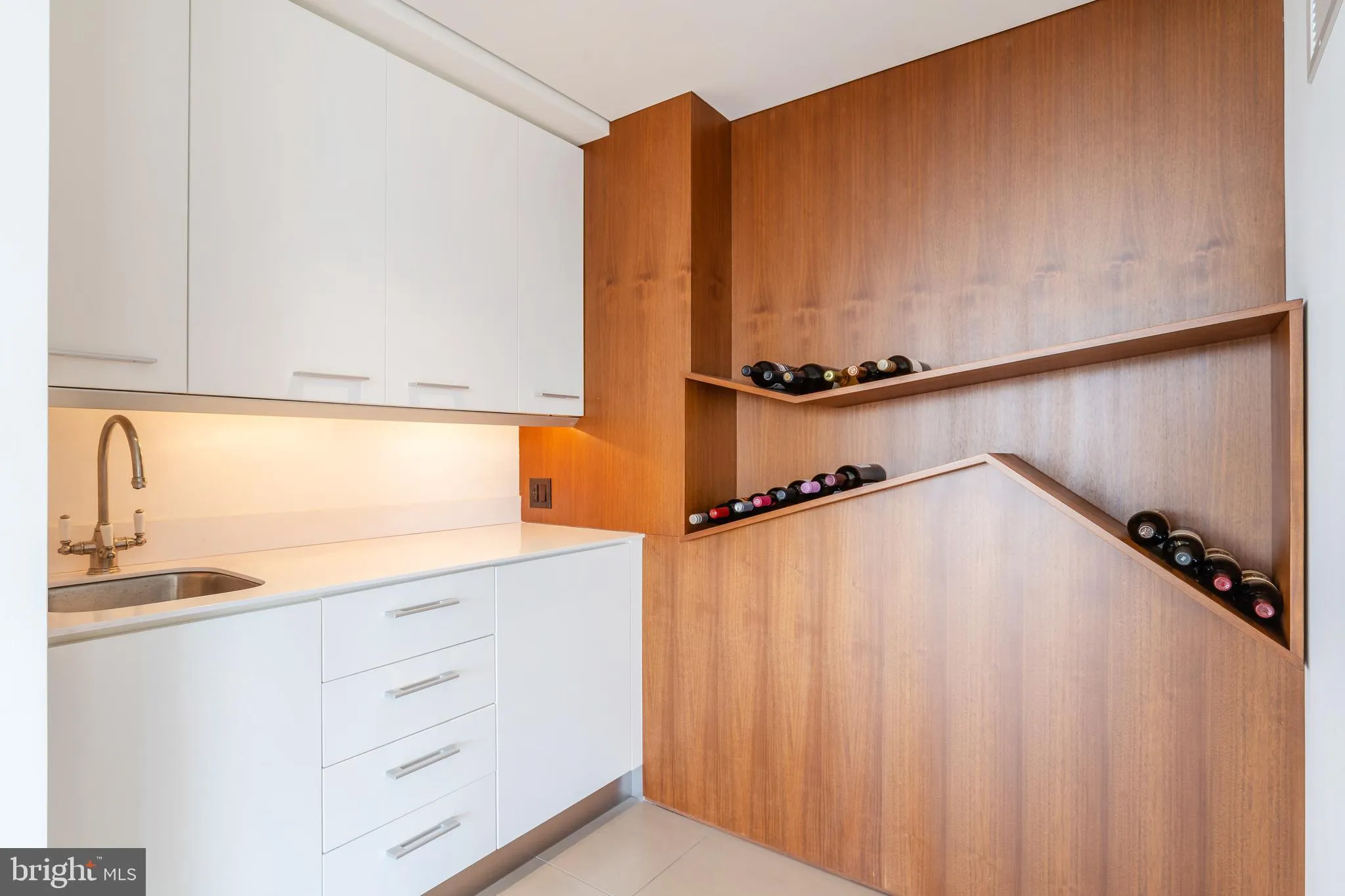 Philadelphia, Pennsylvania 19103, United States, 2 Bedrooms Bedrooms, ,4 BathroomsBathrooms,Residential,Active,96428